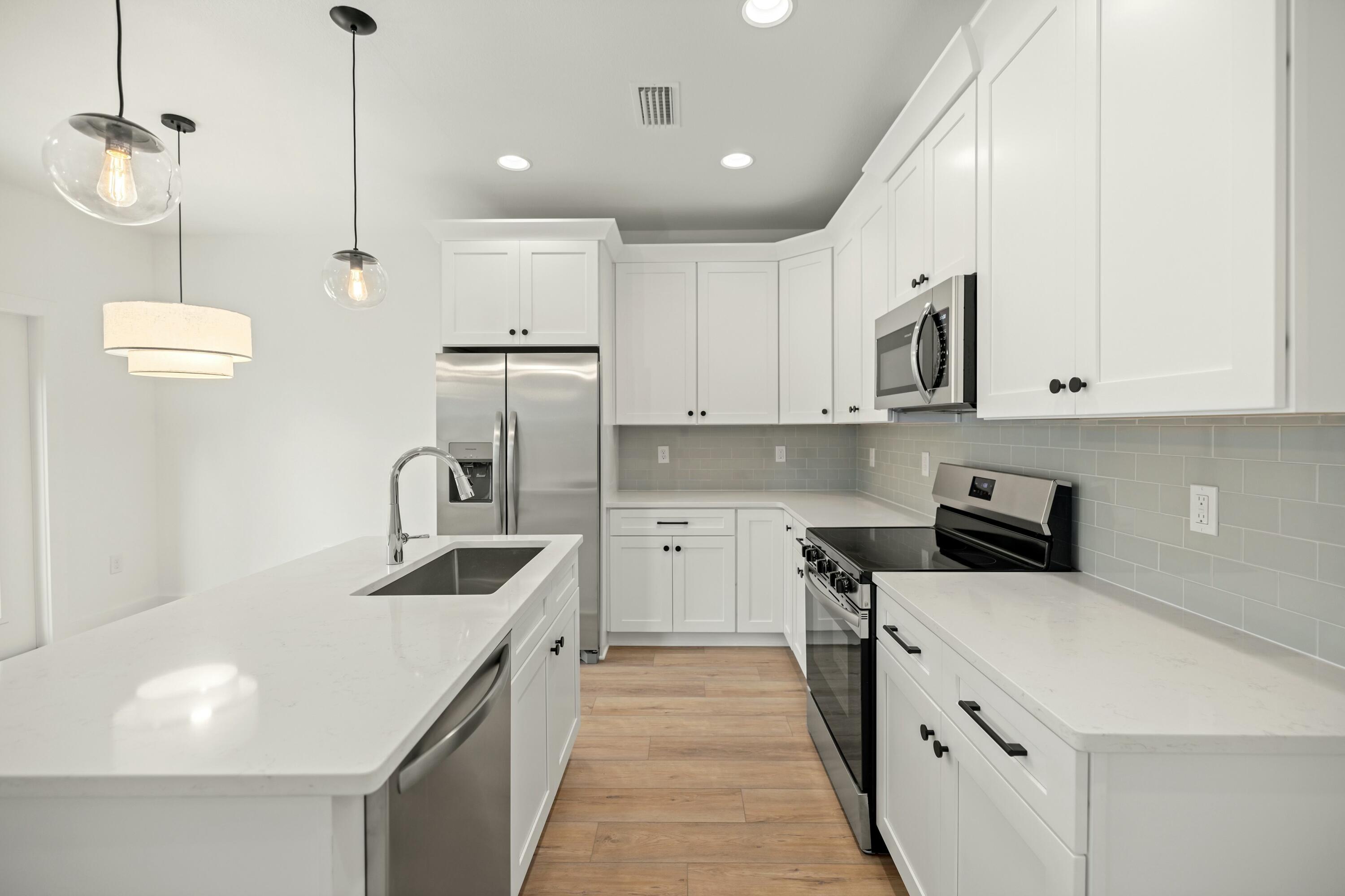 BAY BREEZE T/H - Residential