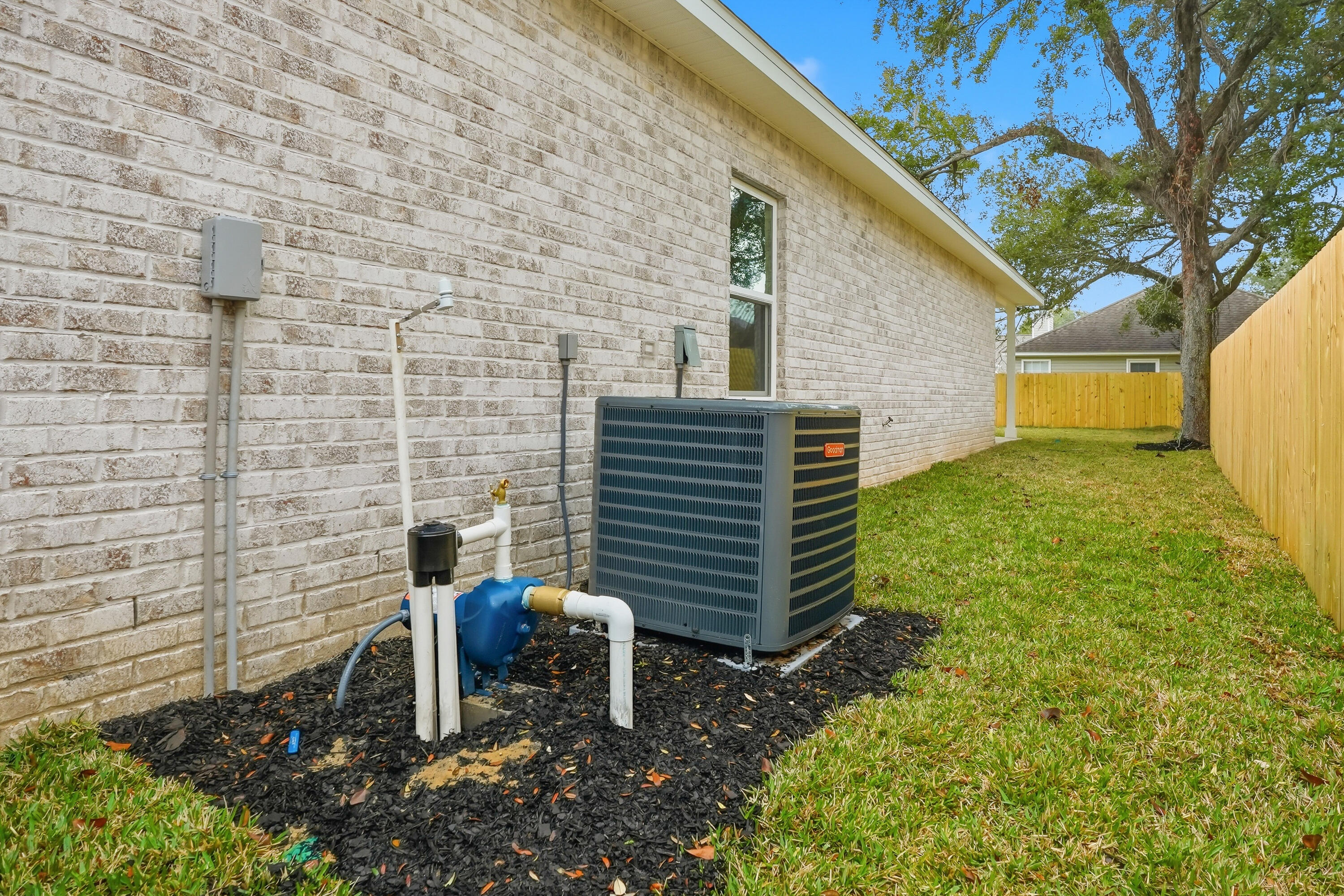 SHALIMAR S/D LOT 8 BLK 5 - Residential