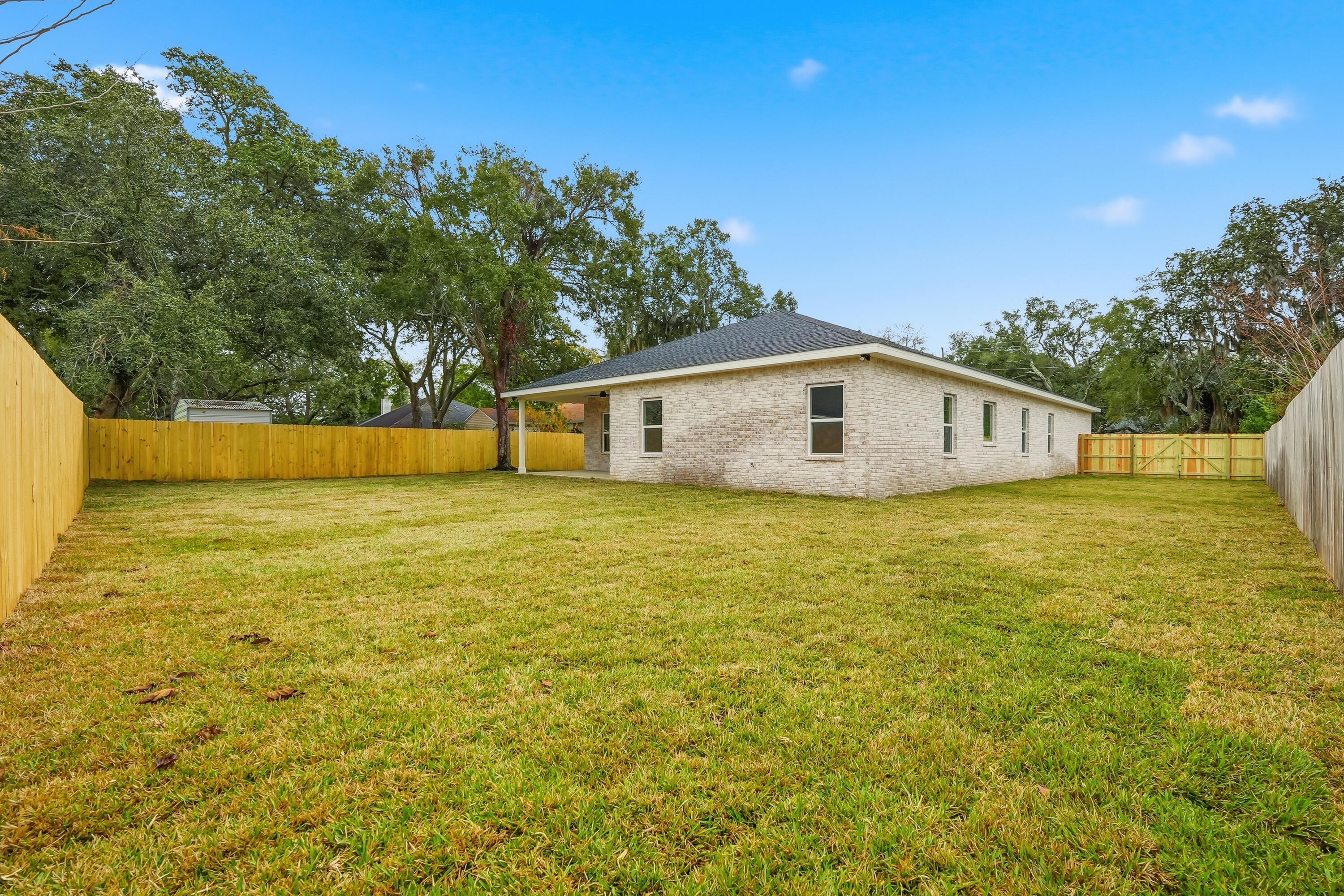 SHALIMAR S/D LOT 8 BLK 5 - Residential