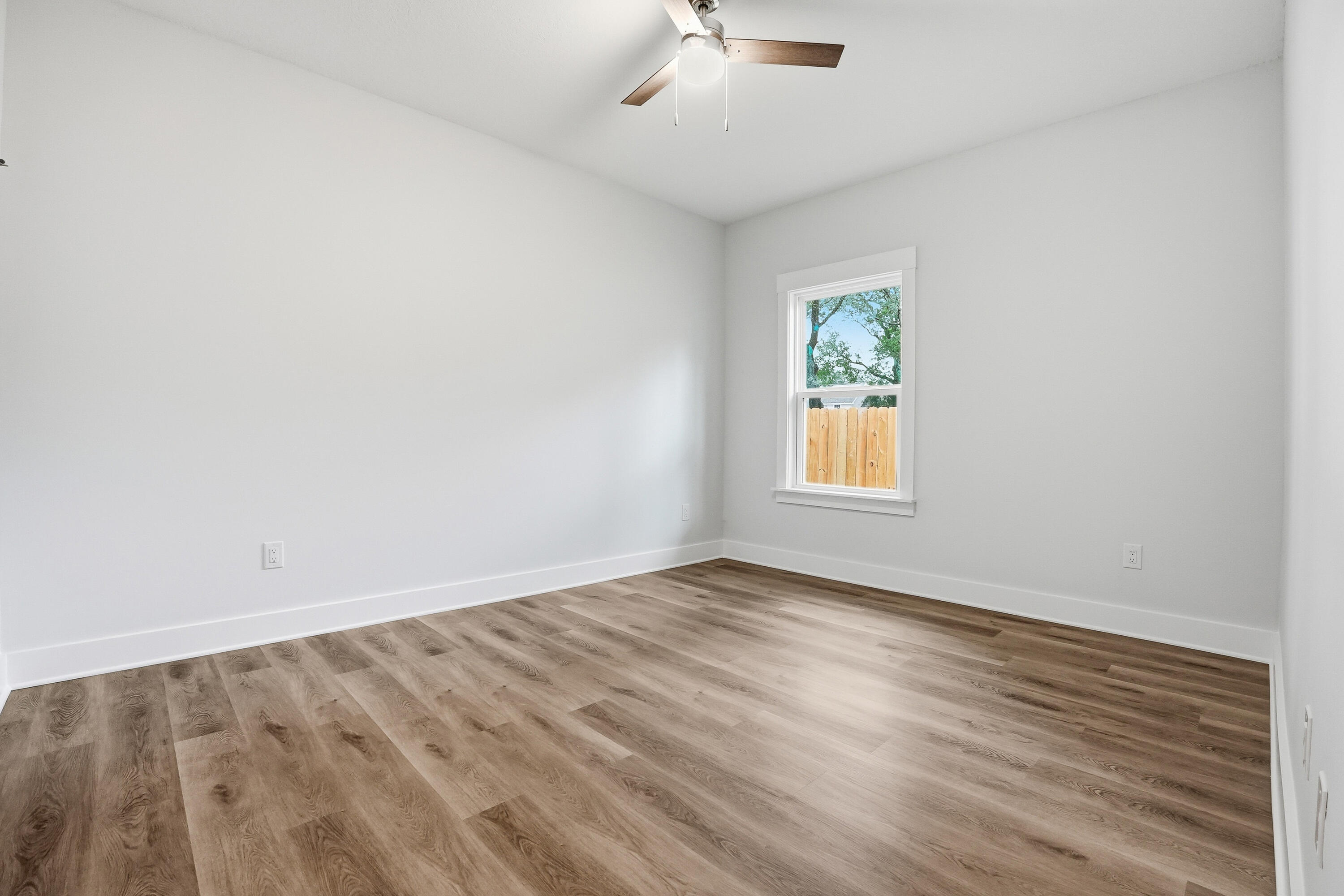 SHALIMAR S/D LOT 8 BLK 5 - Residential