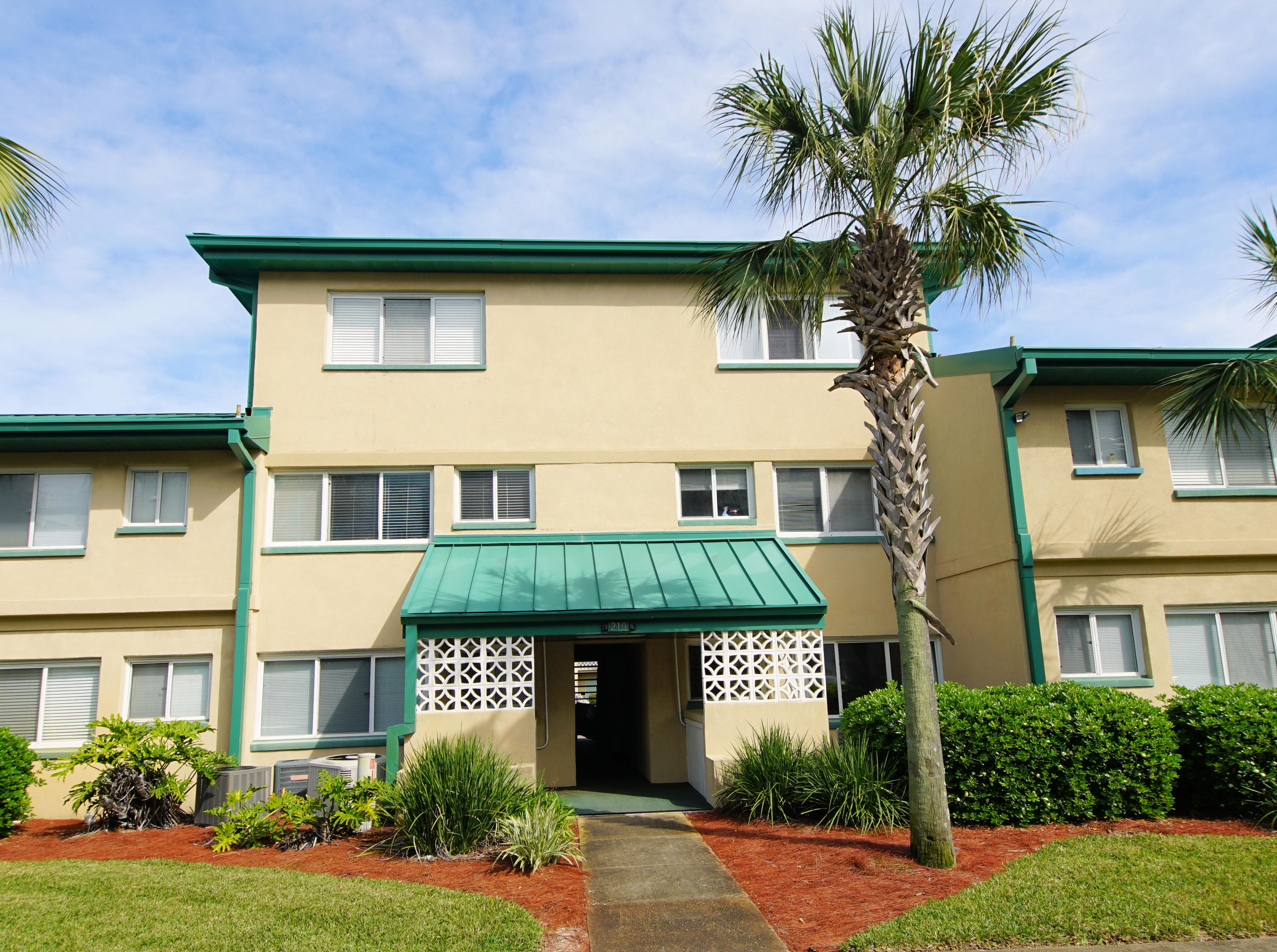 SEASPRAY CONDO - Residential