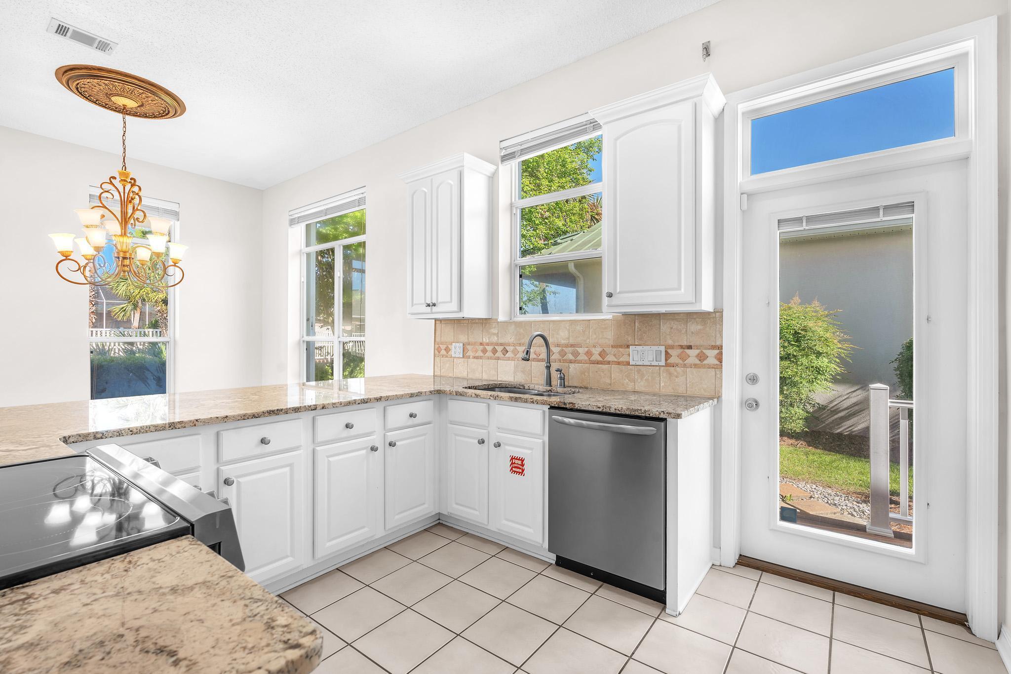 MARAVILLA COTTAGES - Residential Lease