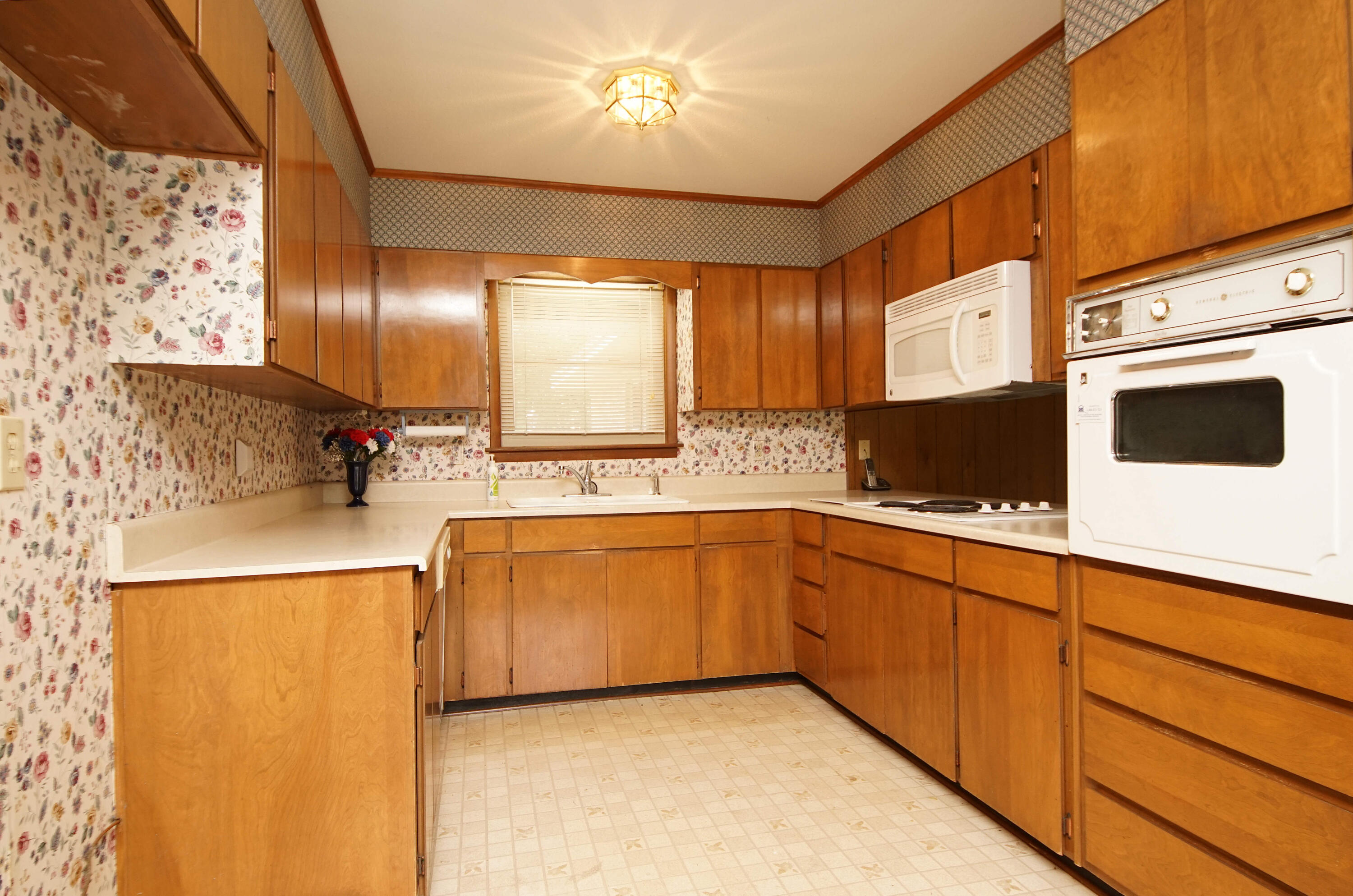 COUNTRY CLUB ESTATES 1ST ADDN - Residential