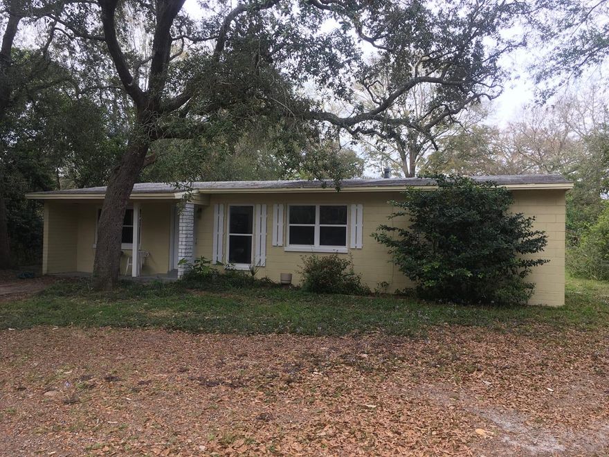 If you need an affordable and solid home on HUGE lot, you will need to see this 3 bedroom home in the heart of Ft. Walton Beach! Italian tile was laid in the dining and kitchen areas & new carpet (Mar '19) laid in the living room! Home boasts new cabinets / hardware (Mar '19), new HVAC in '14 with all new ductwork, double-paned windows in '12, & the West side of the roof replaced in '18. Bath tub porcelain was painted w special paint & caulked to make it appear near new! Three new ceiling fans were installed in the bedrooms in Mar '19. The living room has a cathedral ceiling and the room at entry into the home can serve as the dining room! The back patio and laundry were just painted with a gray color and you have a magnificent yard in which children can play. Merle Cir... (Pls click)