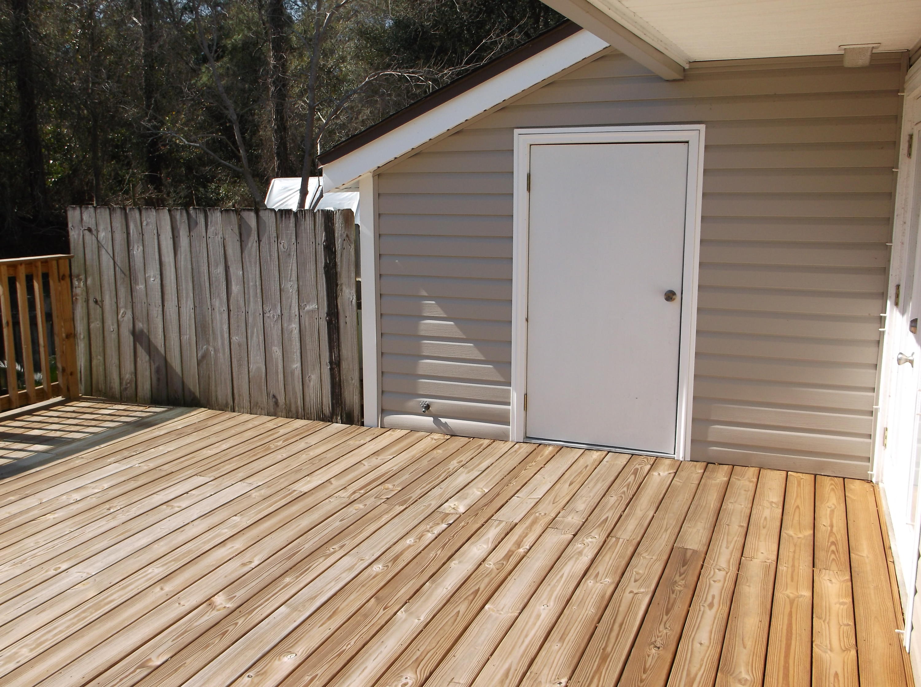 CLOVERDALE LAKE - Residential