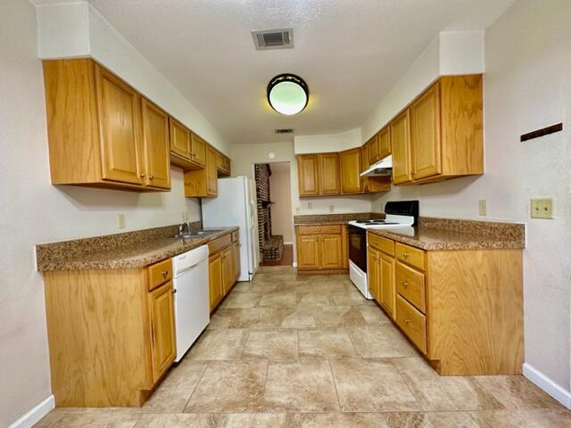 PINE MEADOWS - Residential Lease