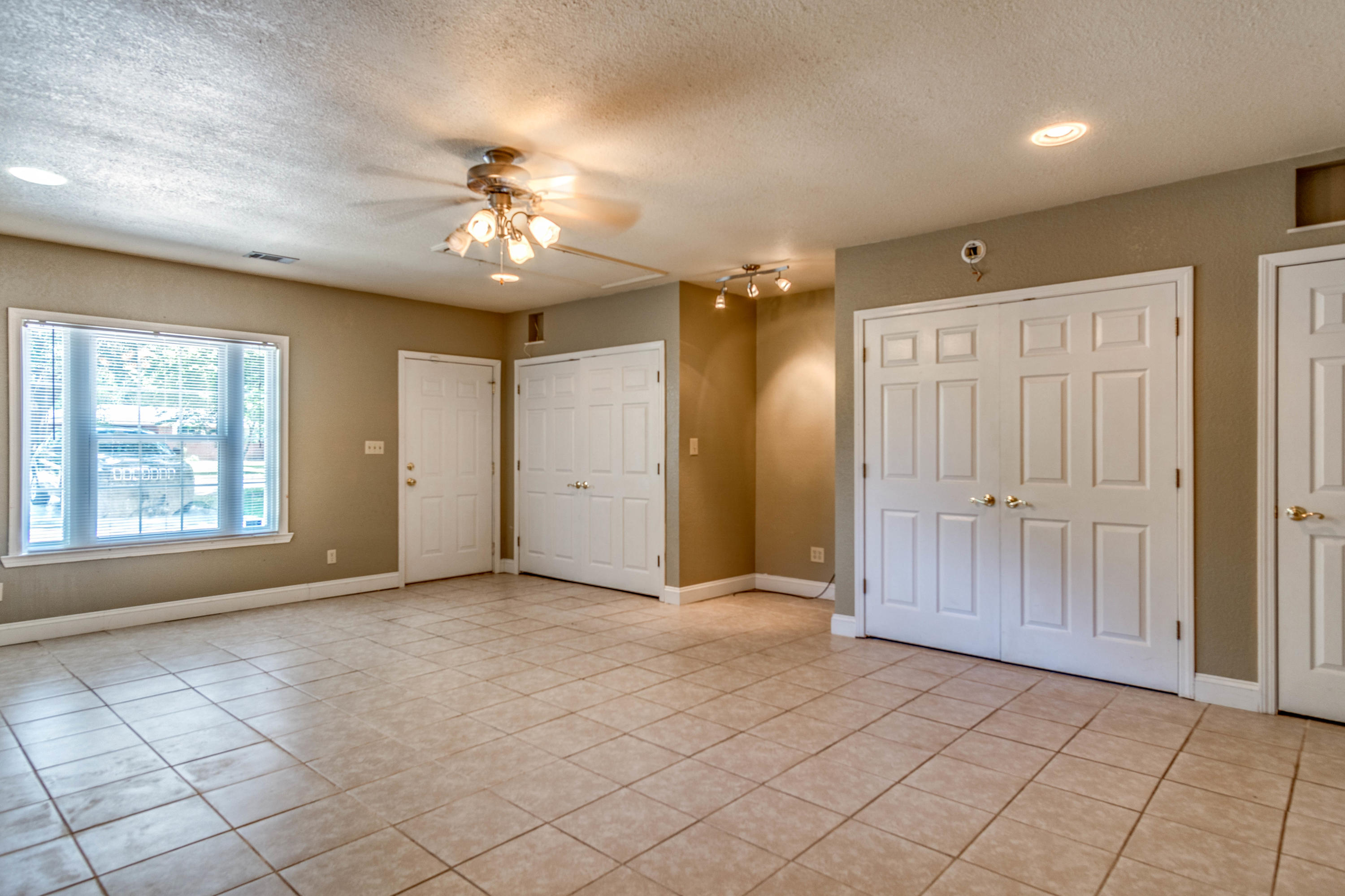 QUIET OAKS S/D - Residential