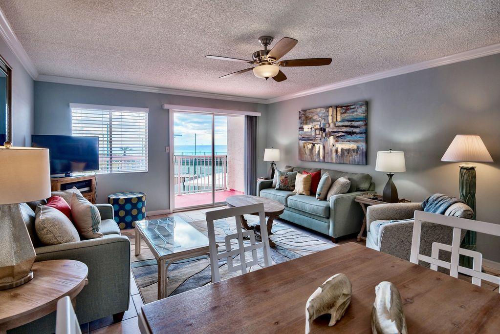 HOLIDAY SURF & RACQUET - Residential