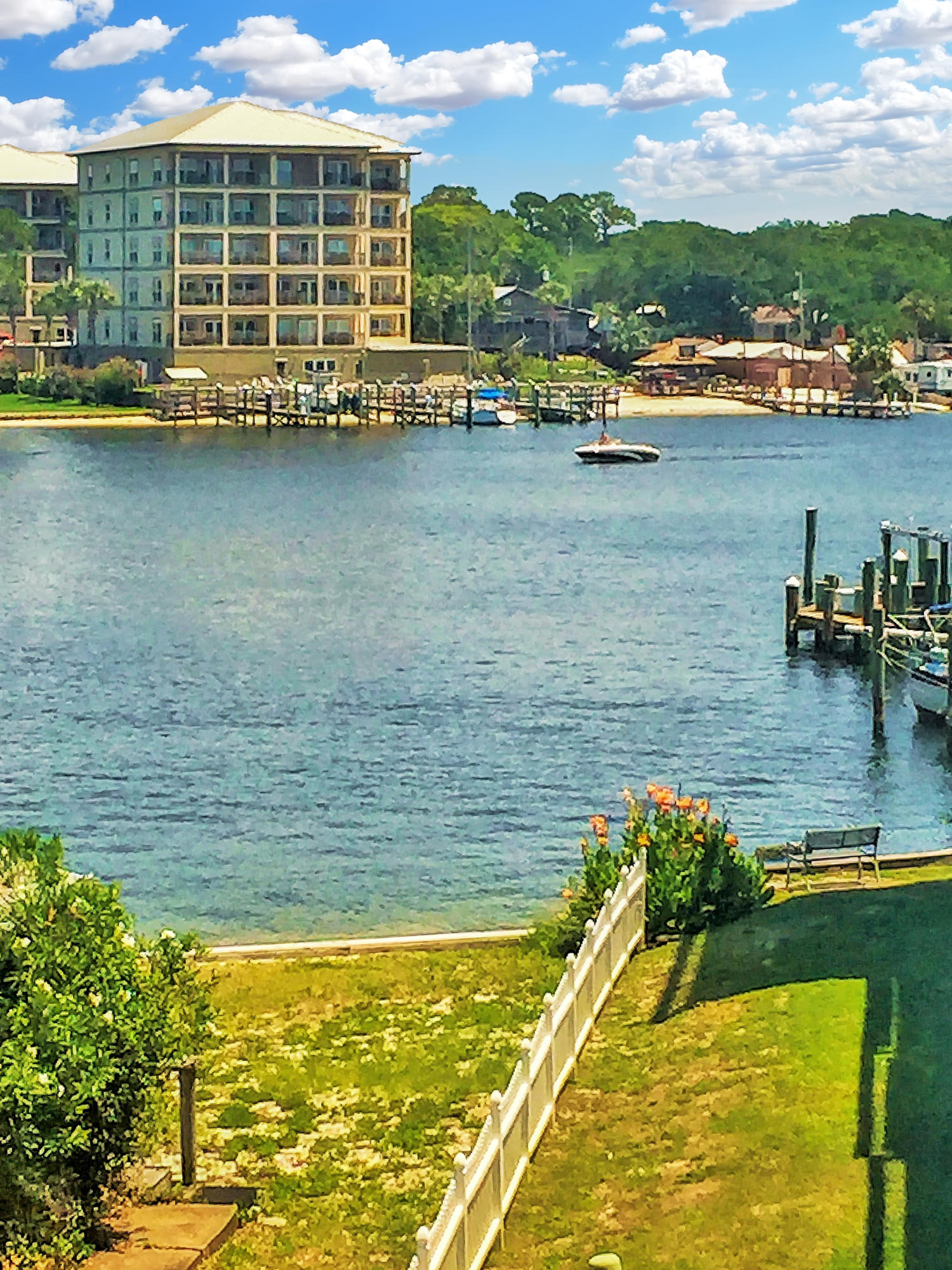 COMMODORES LANDING - Residential