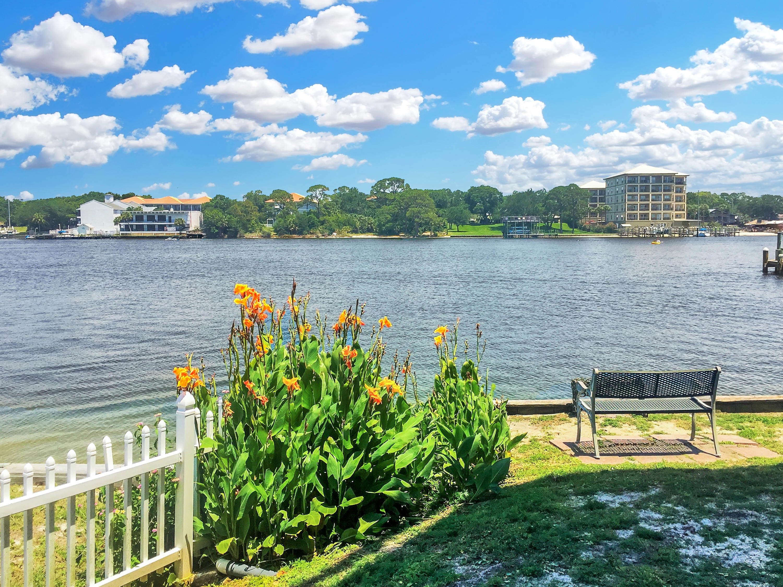 COMMODORES LANDING - Residential