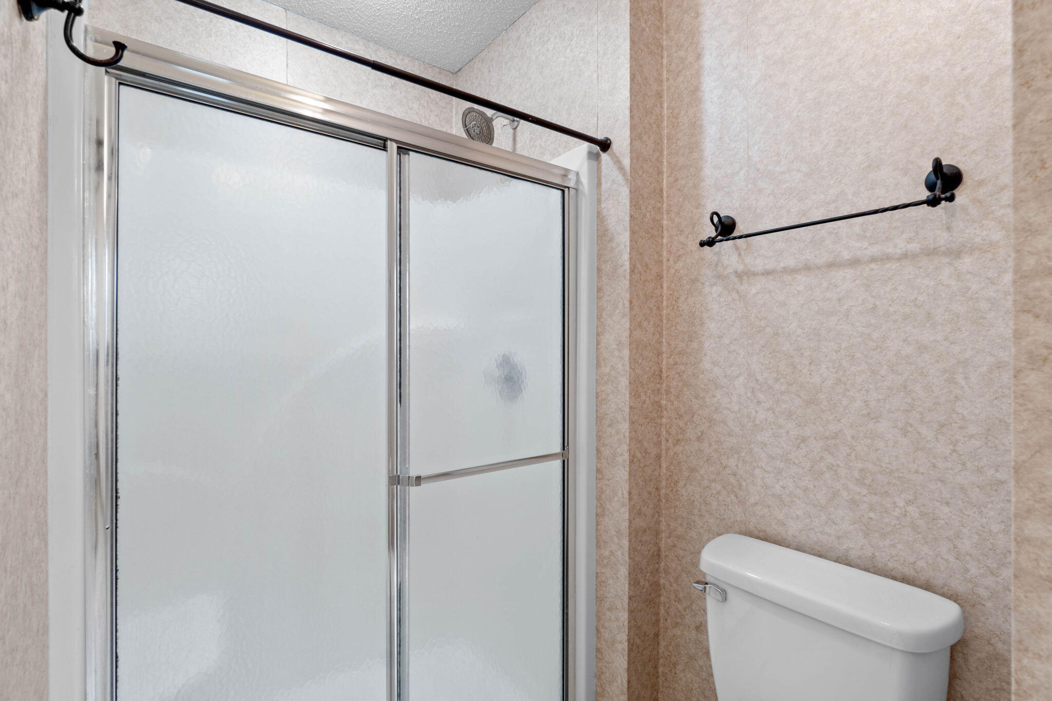 COUNTRYVIEW ESTATES 10TH ADDN - Residential Lease