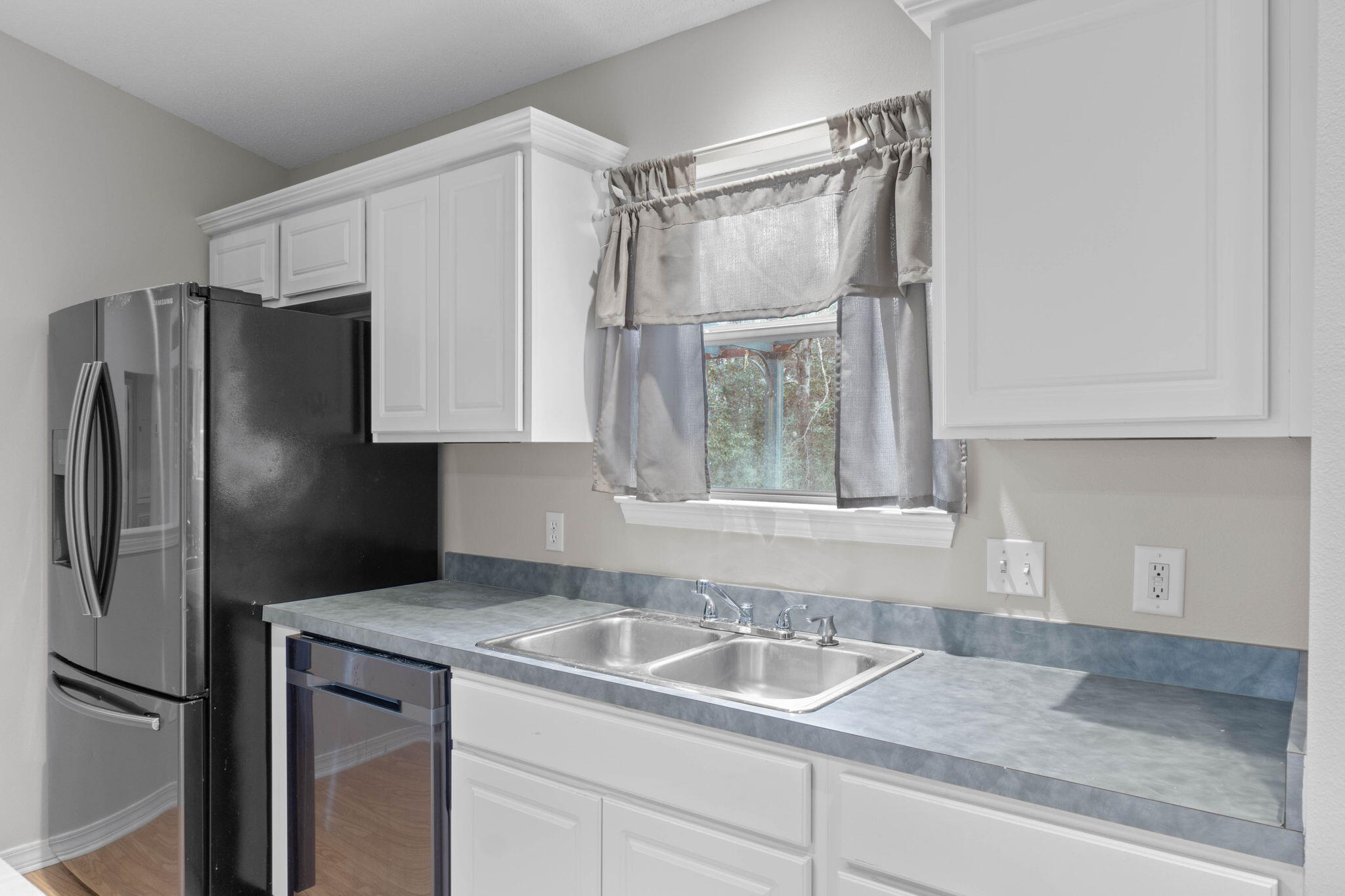 COUNTRYVIEW ESTATES 10TH ADDN - Residential Lease