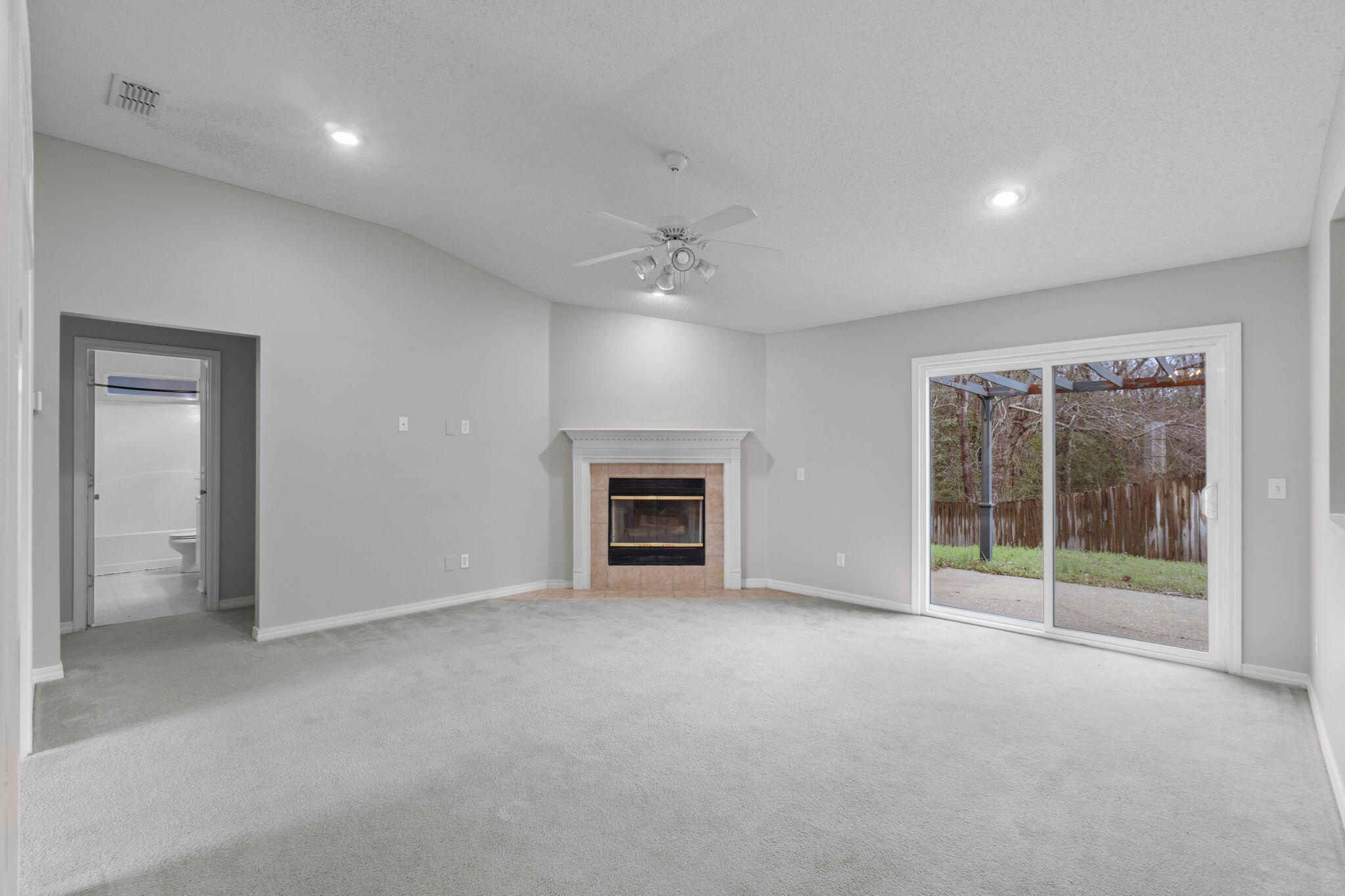 COUNTRYVIEW ESTATES 10TH ADDN - Residential Lease