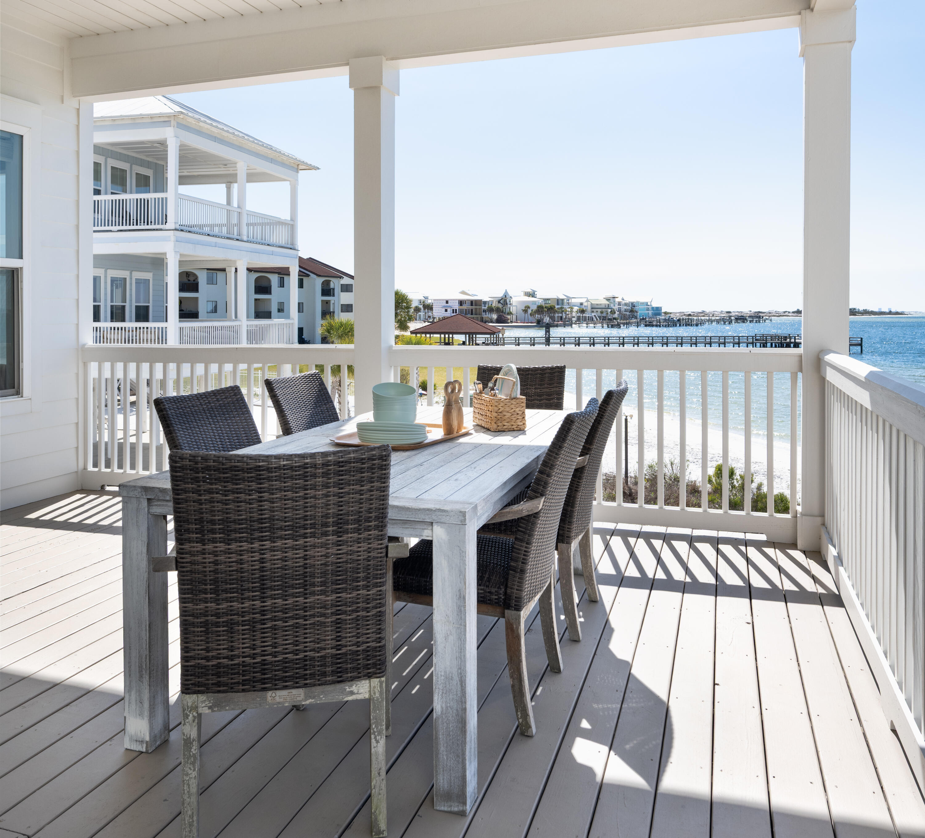 BY THE SEA - Residential