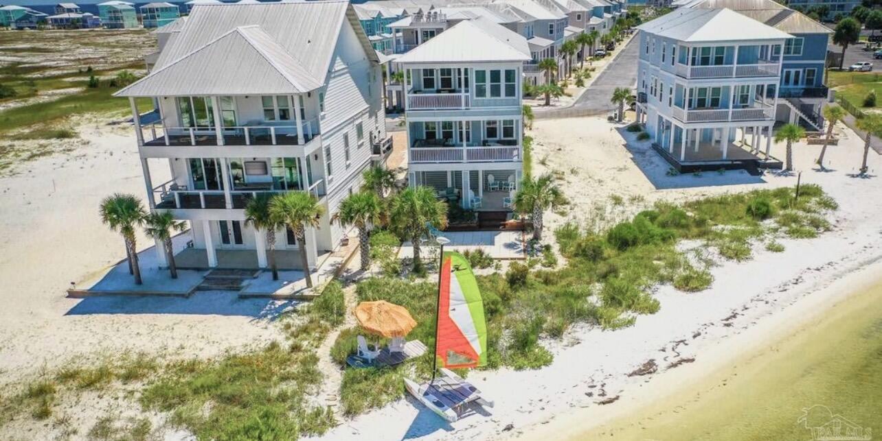 BY THE SEA - Residential