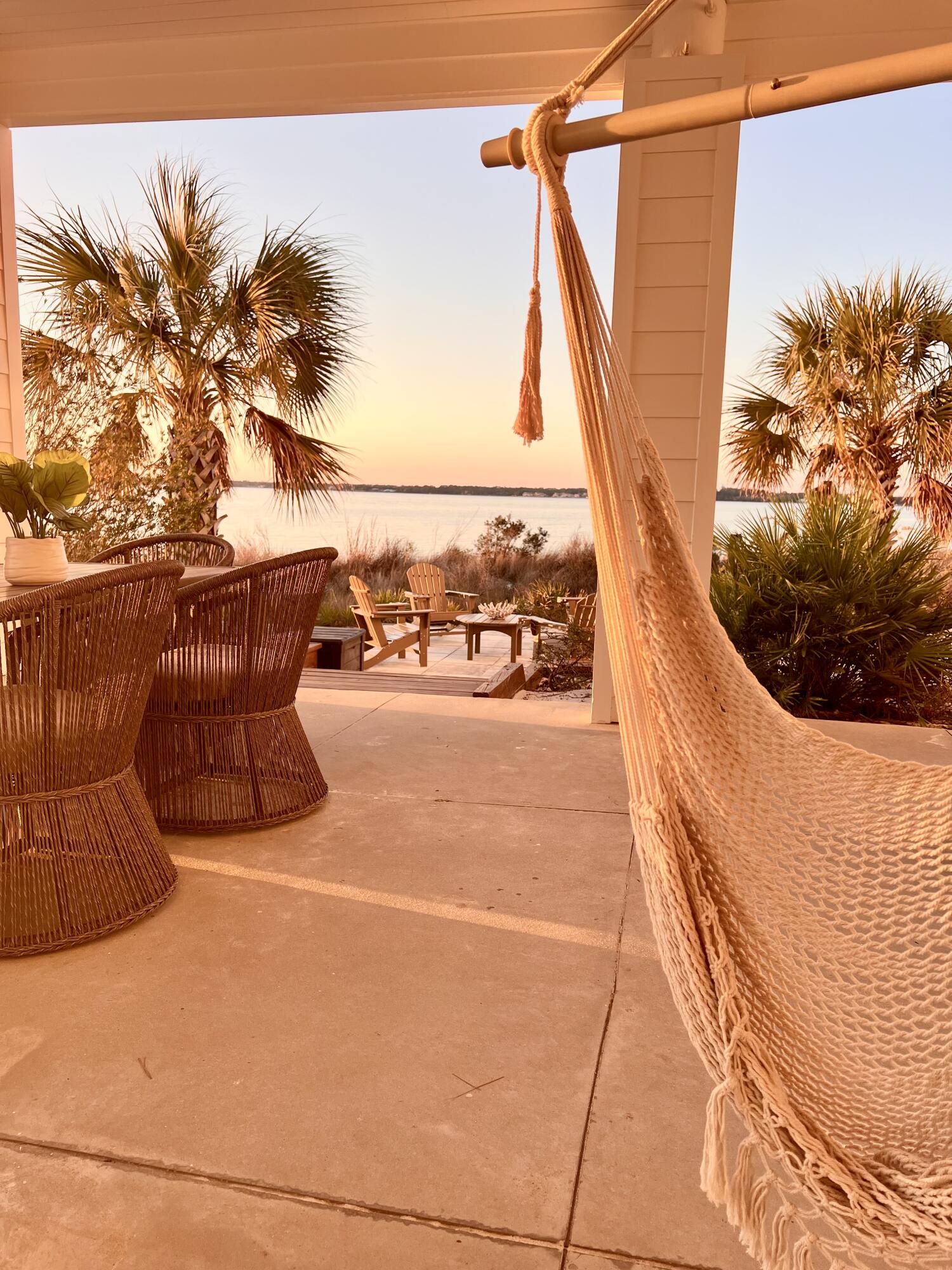 BY THE SEA - Residential