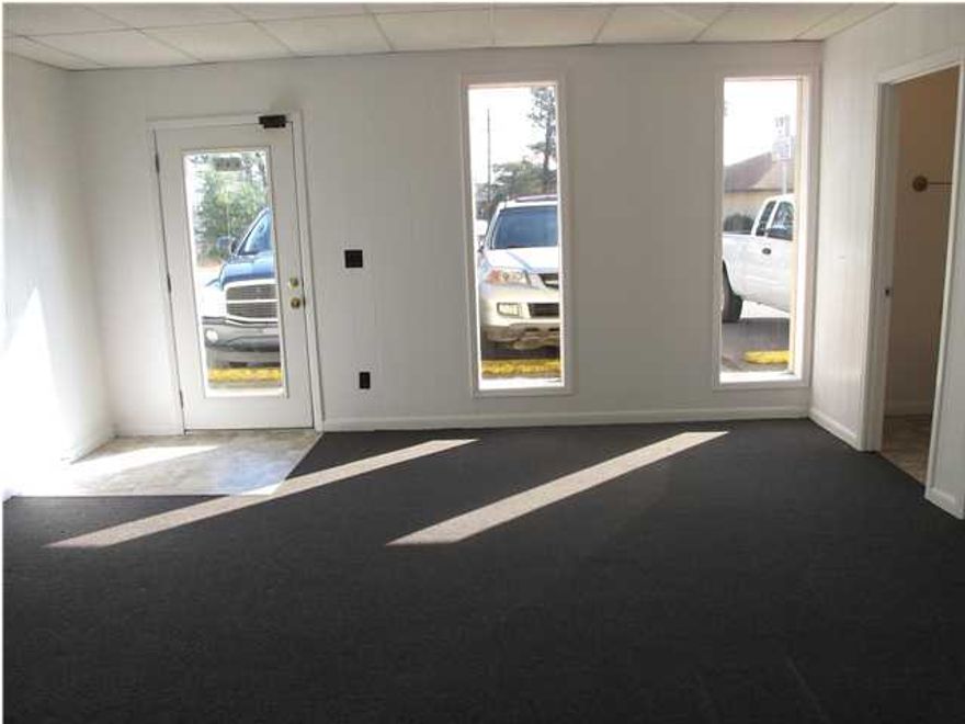 Palm Plaza, centrally located in the heart of Niceville, boasts great traffic counts and demographics. This office has a lobby, 5 offices, 2 storage areas and 1 restroom. Additional rents (CAM, real estate tax & insurance) for Palm Plaza are currently $1.73 per square foot annually.