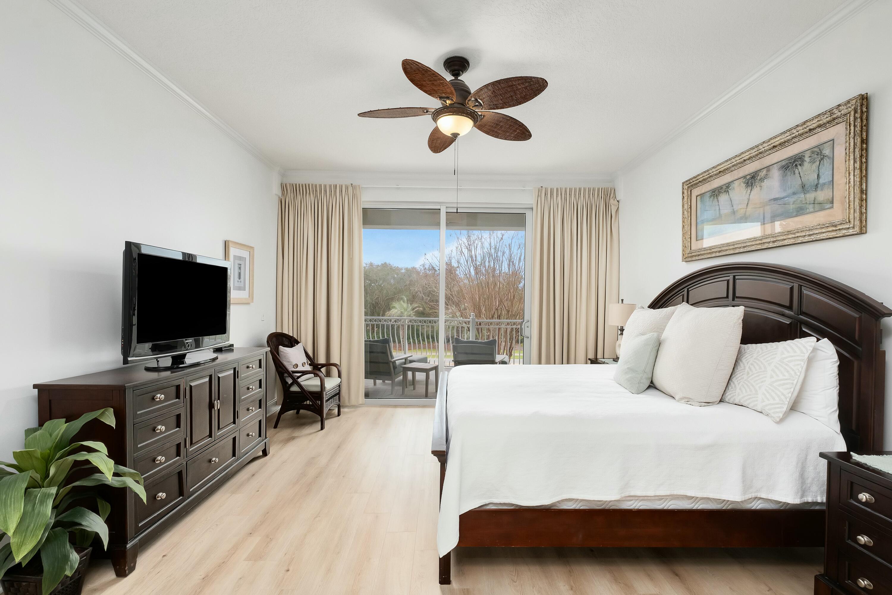 ALEXANDER AT PALM COURT - Residential