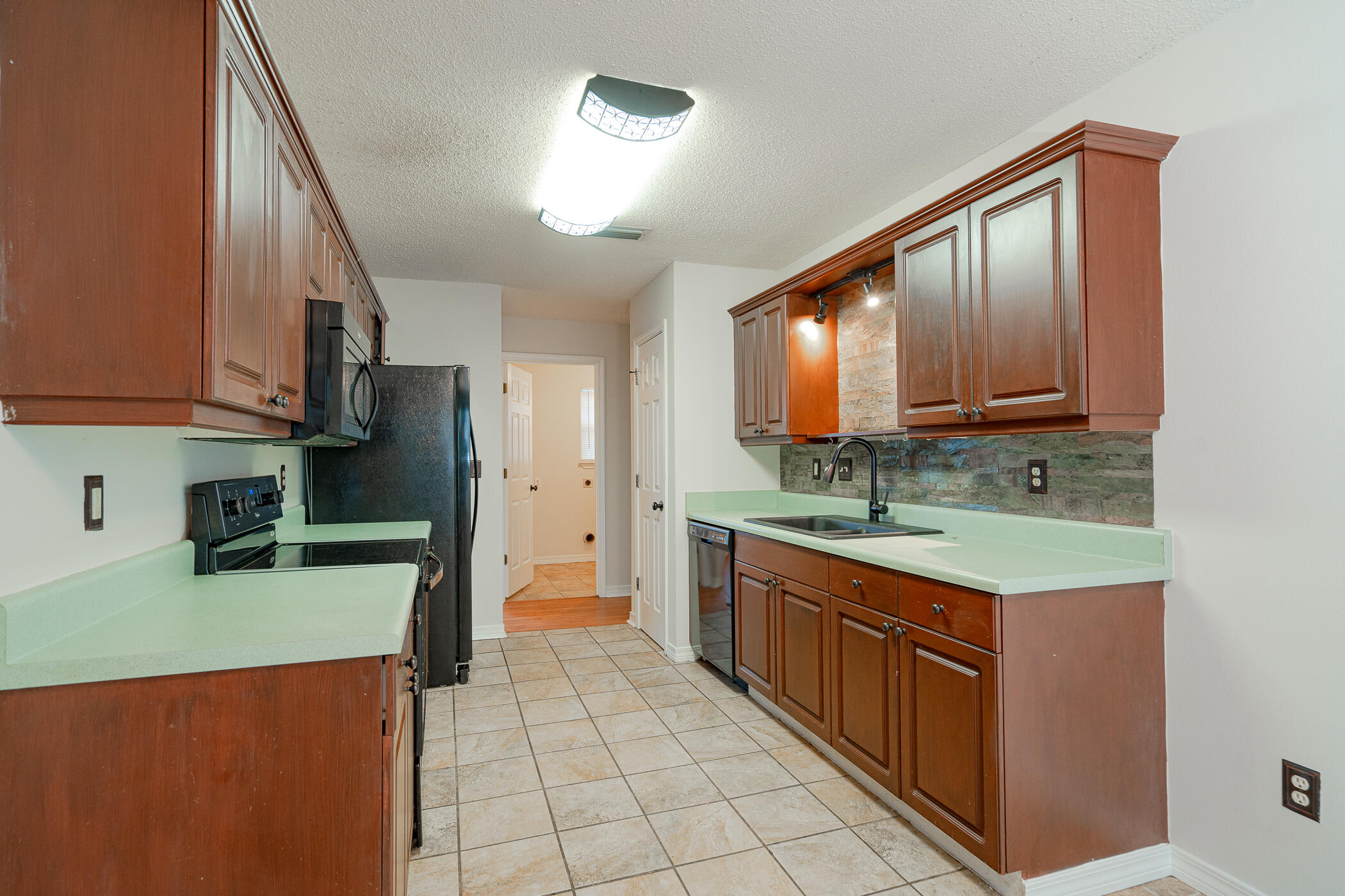 COUNTRYVIEW ESTATES 7TH ADDN - Residential