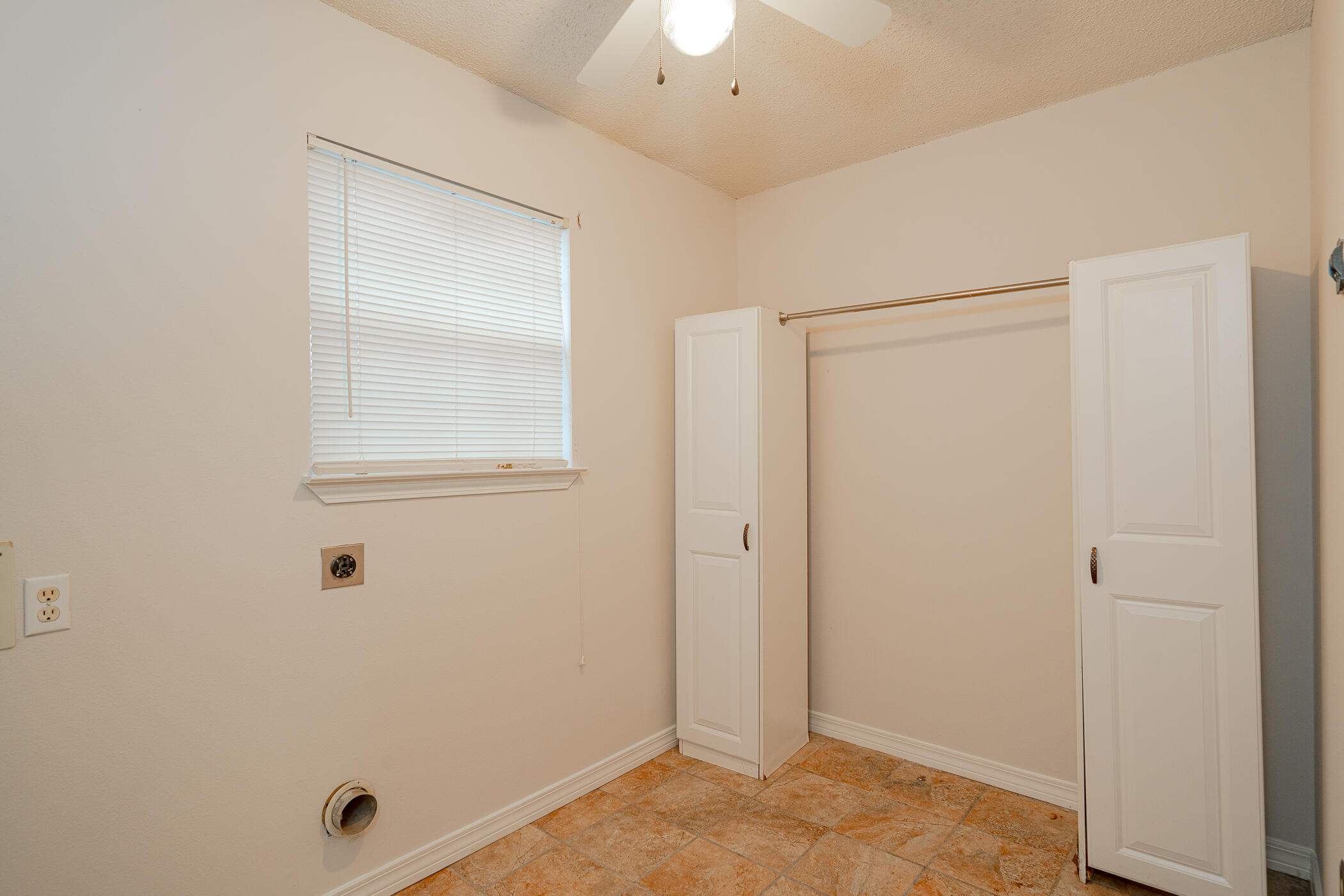 COUNTRYVIEW ESTATES 7TH ADDN - Residential