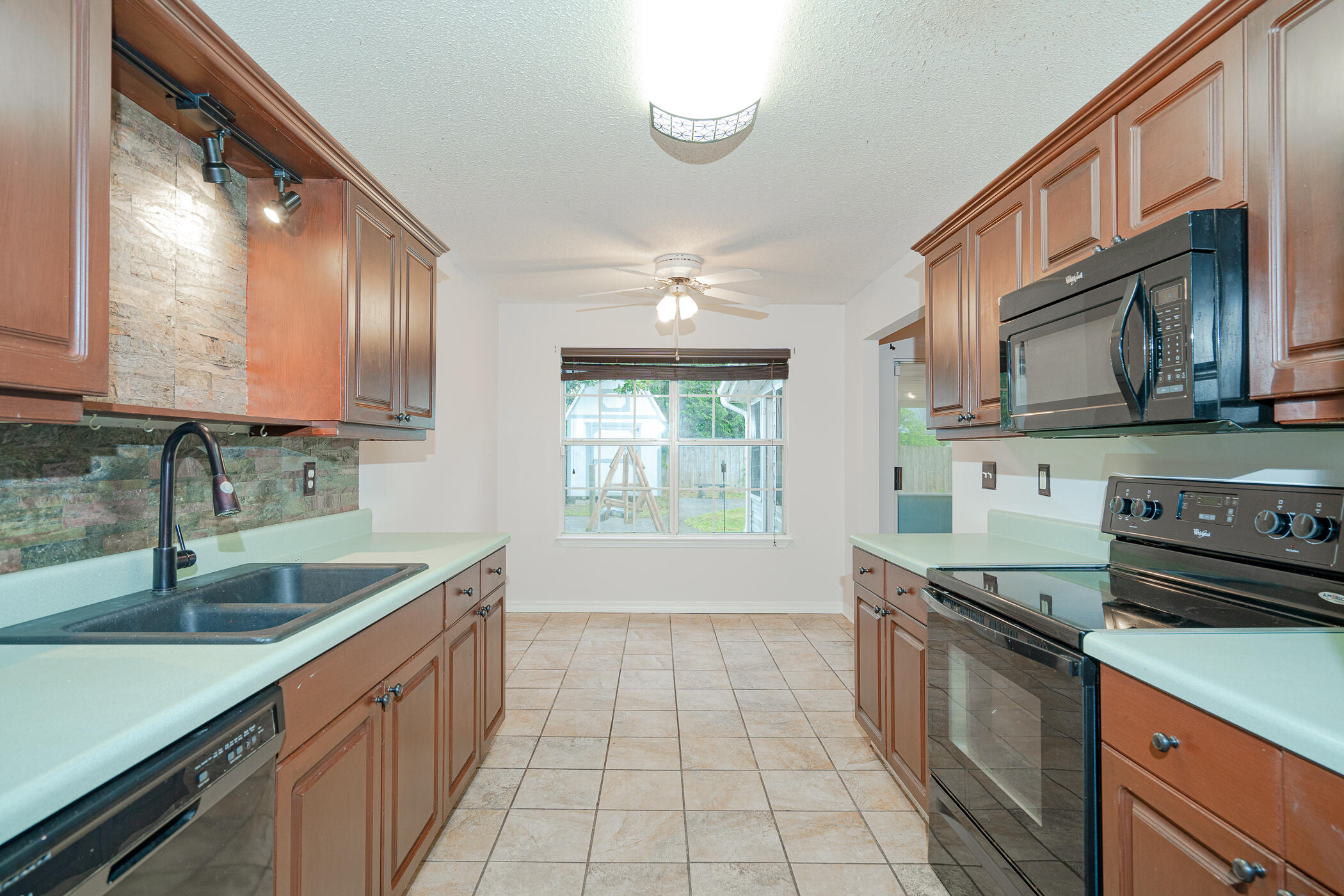 COUNTRYVIEW ESTATES 7TH ADDN - Residential