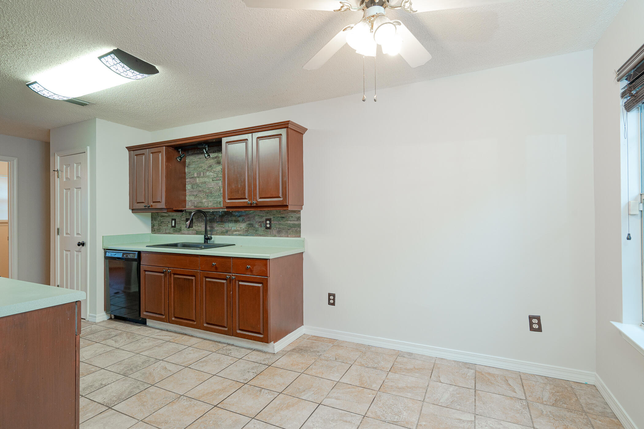 COUNTRYVIEW ESTATES 7TH ADDN - Residential