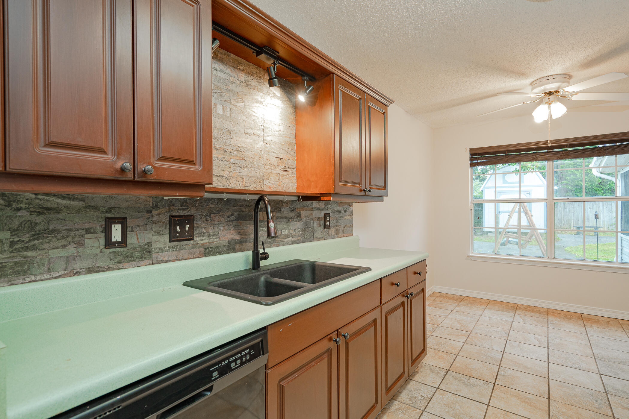 COUNTRYVIEW ESTATES 7TH ADDN - Residential