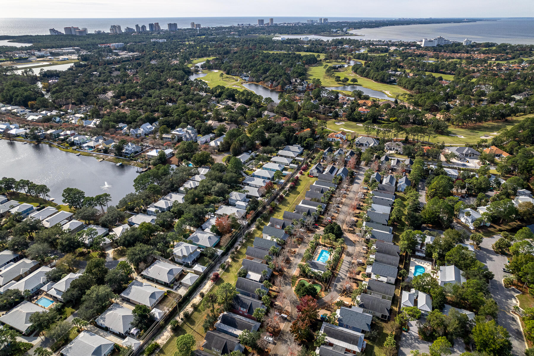 BUNGALOS AT SANDESTIN - Residential