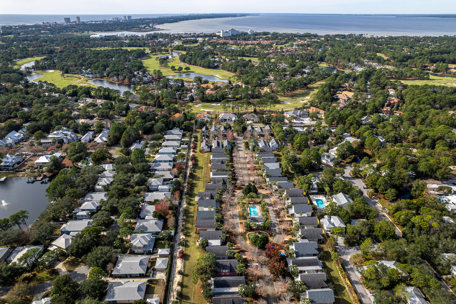 BUNGALOS AT SANDESTIN - Residential
