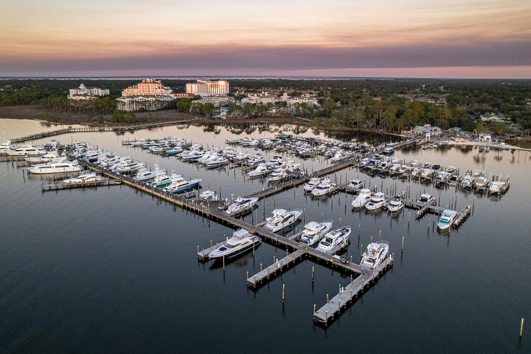 BUNGALOS AT SANDESTIN - Residential