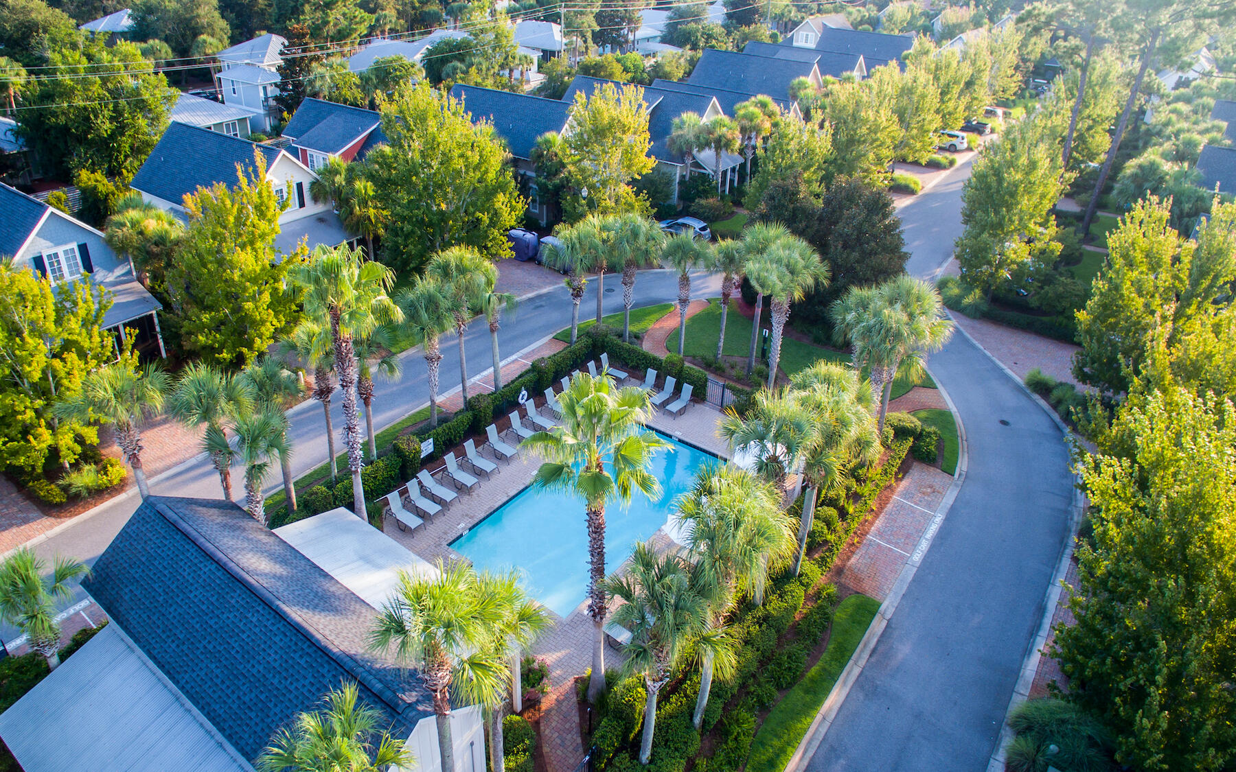 BUNGALOS AT SANDESTIN - Residential