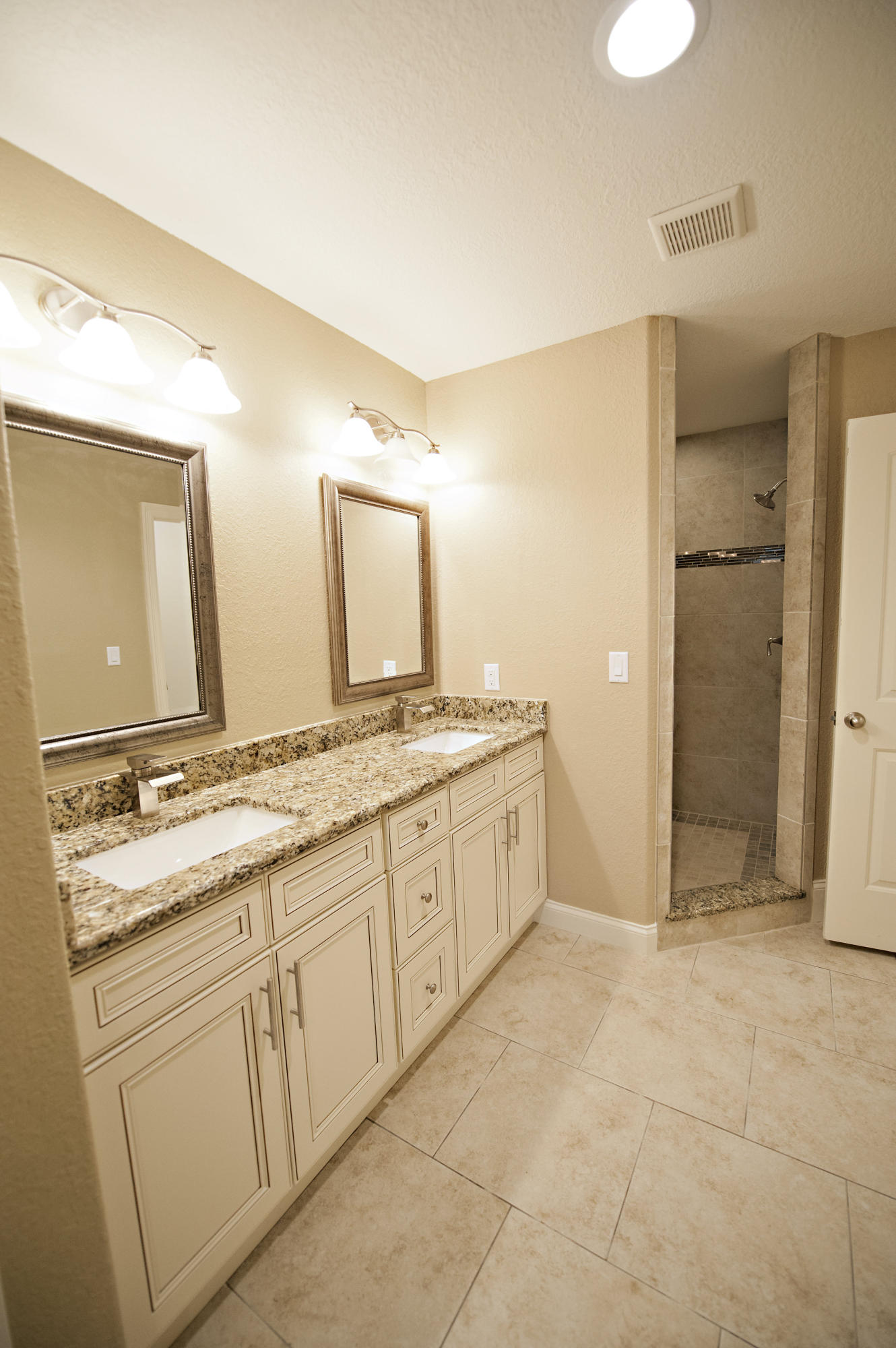 Navarre 2nd Addition - Residential