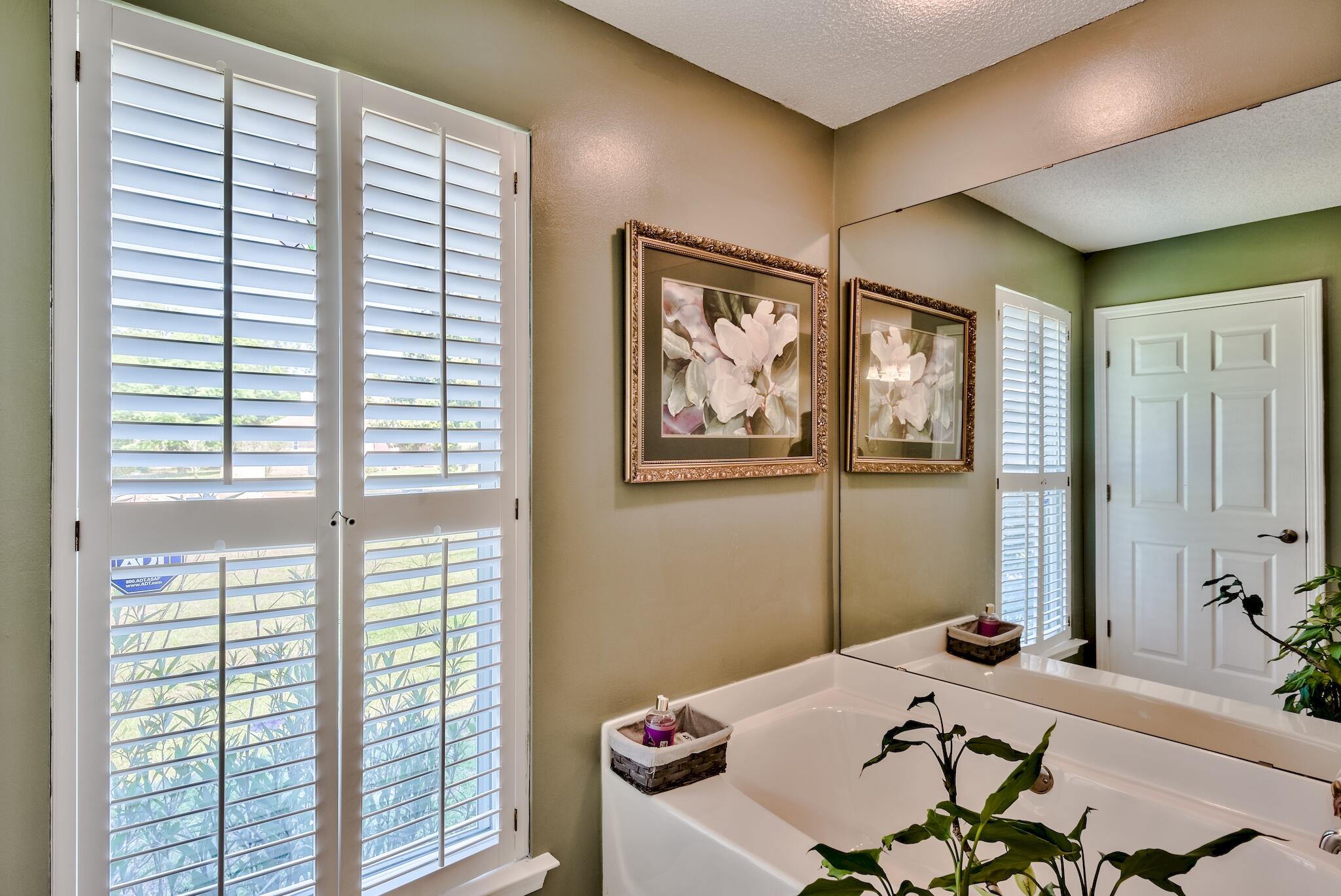 ROBLEDAL ESTATES - Residential