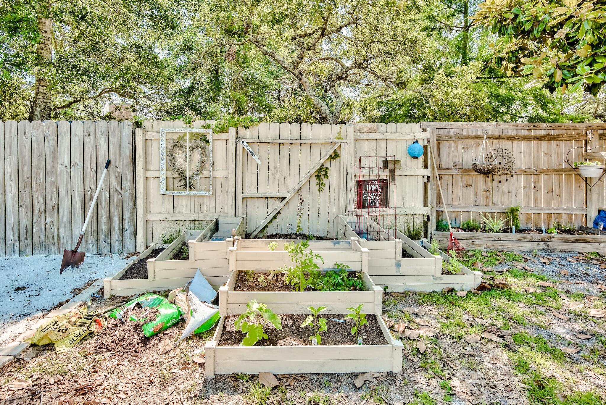 ROBLEDAL ESTATES - Residential