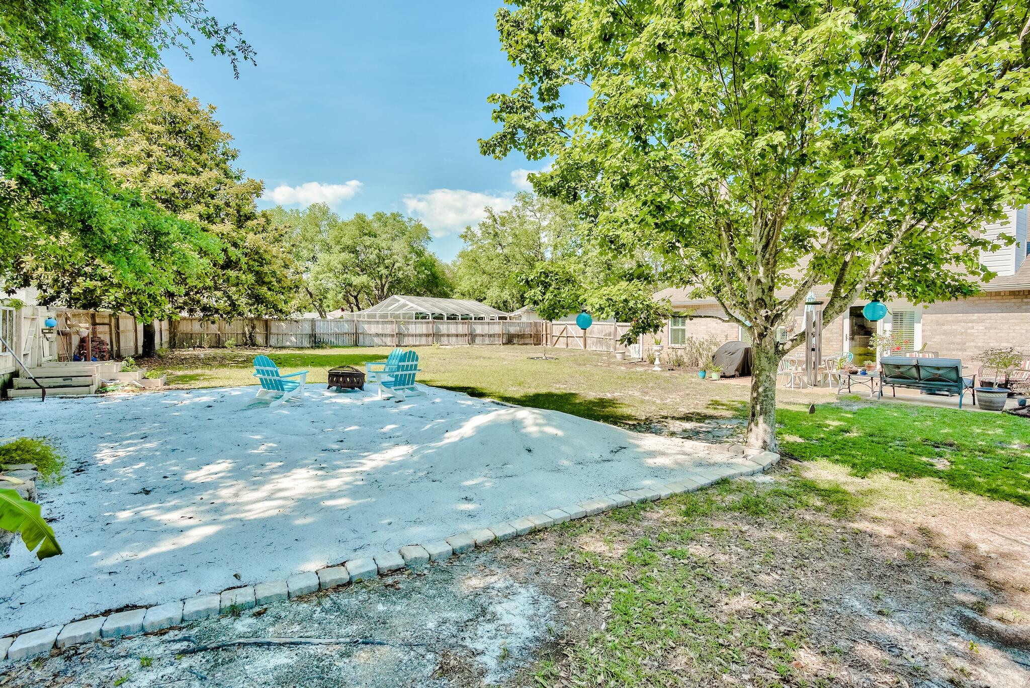 ROBLEDAL ESTATES - Residential