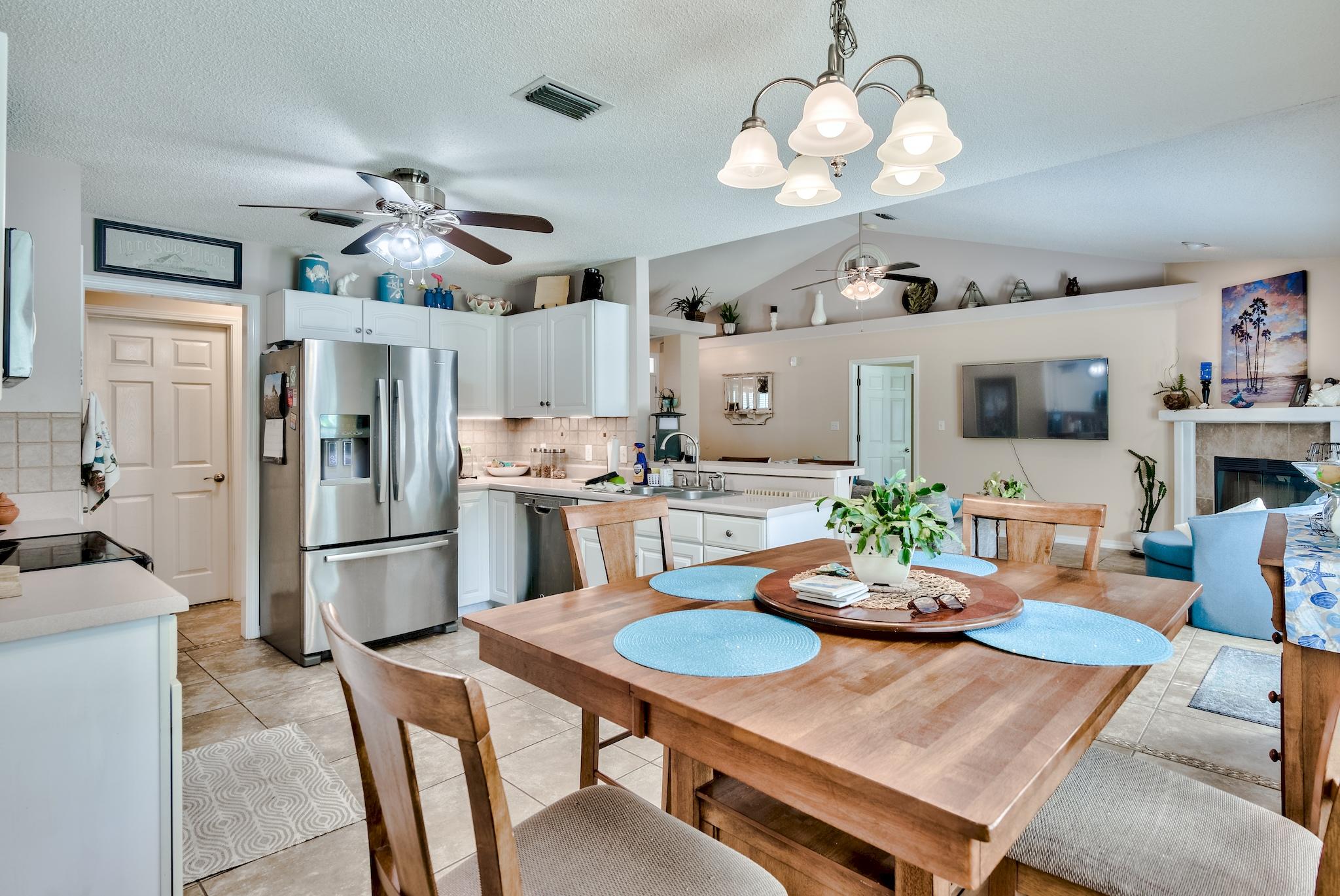 ROBLEDAL ESTATES - Residential