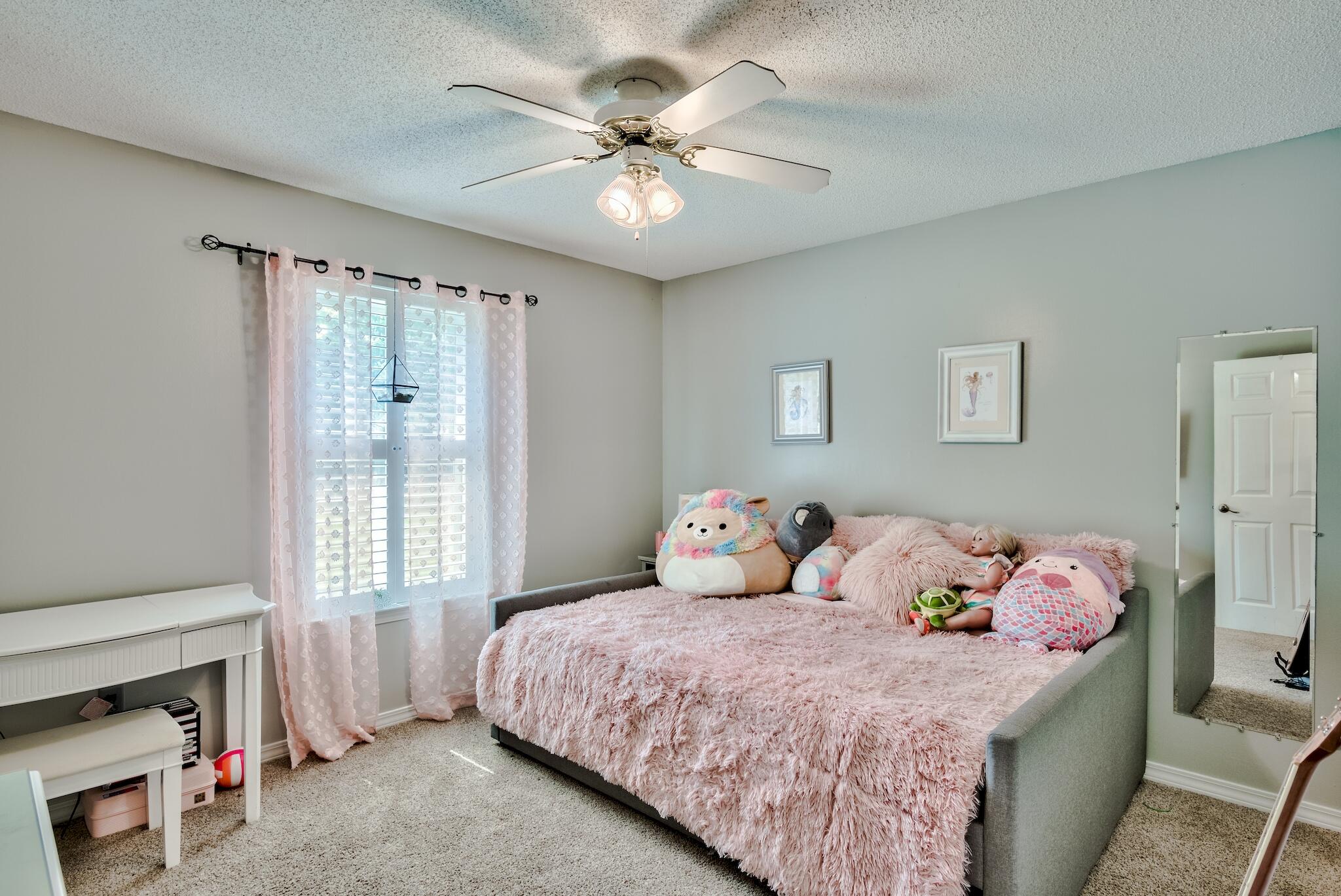 ROBLEDAL ESTATES - Residential