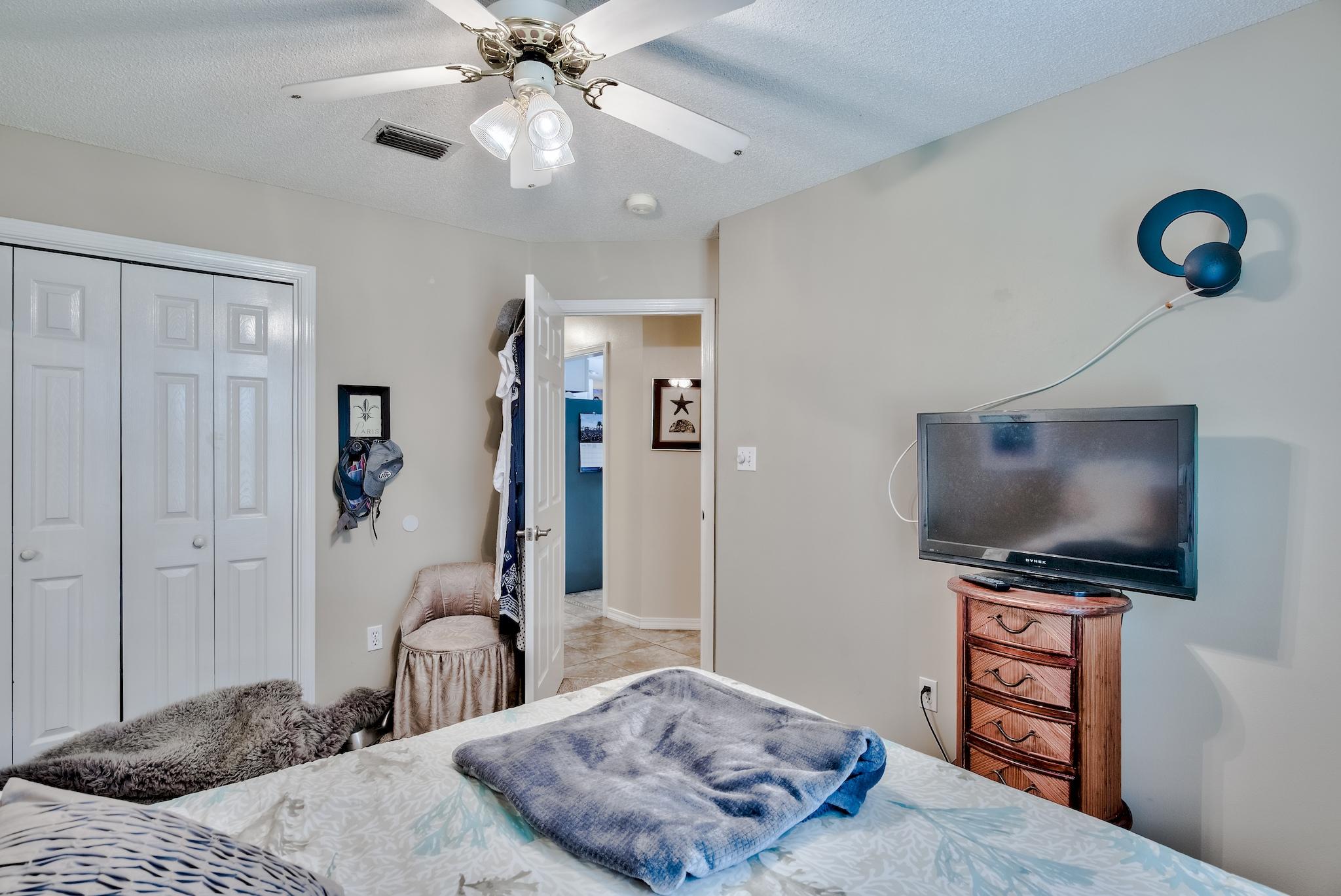 ROBLEDAL ESTATES - Residential