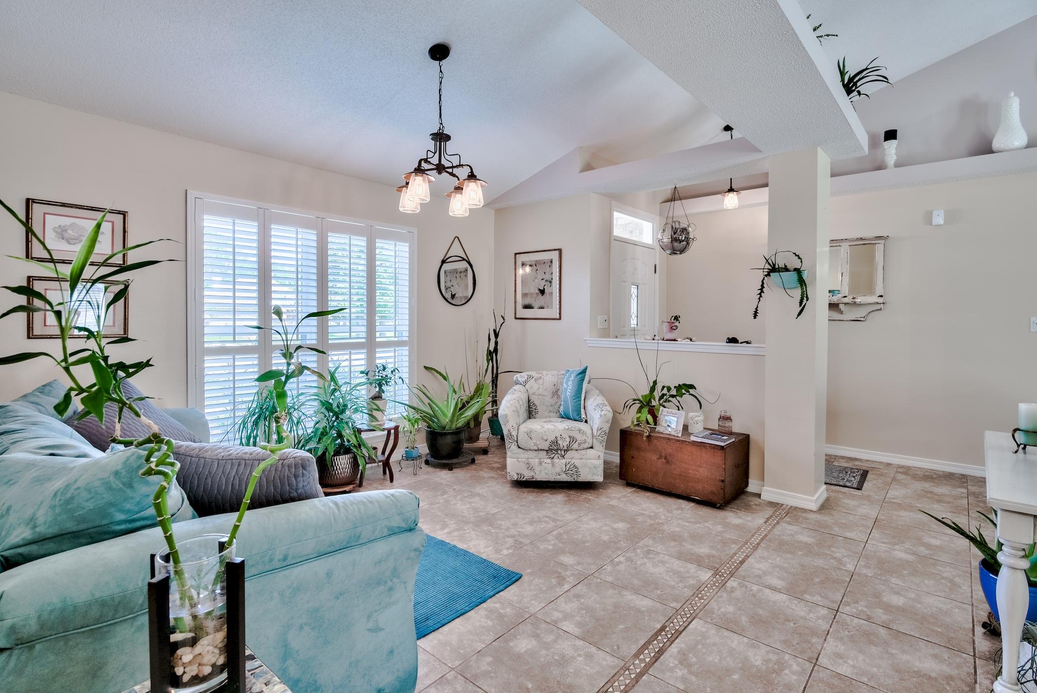 ROBLEDAL ESTATES - Residential