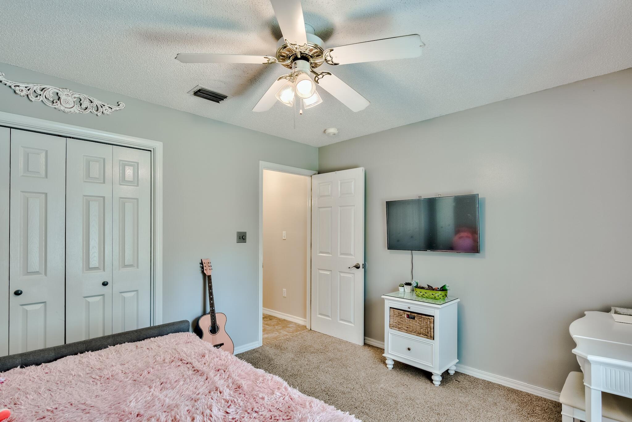 ROBLEDAL ESTATES - Residential