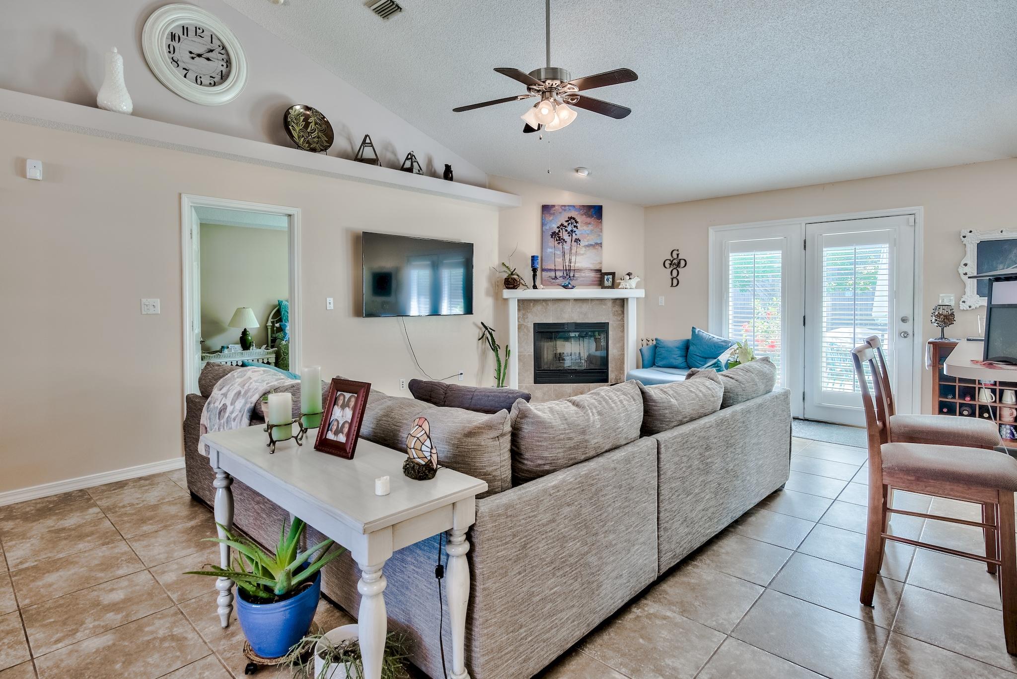 ROBLEDAL ESTATES - Residential