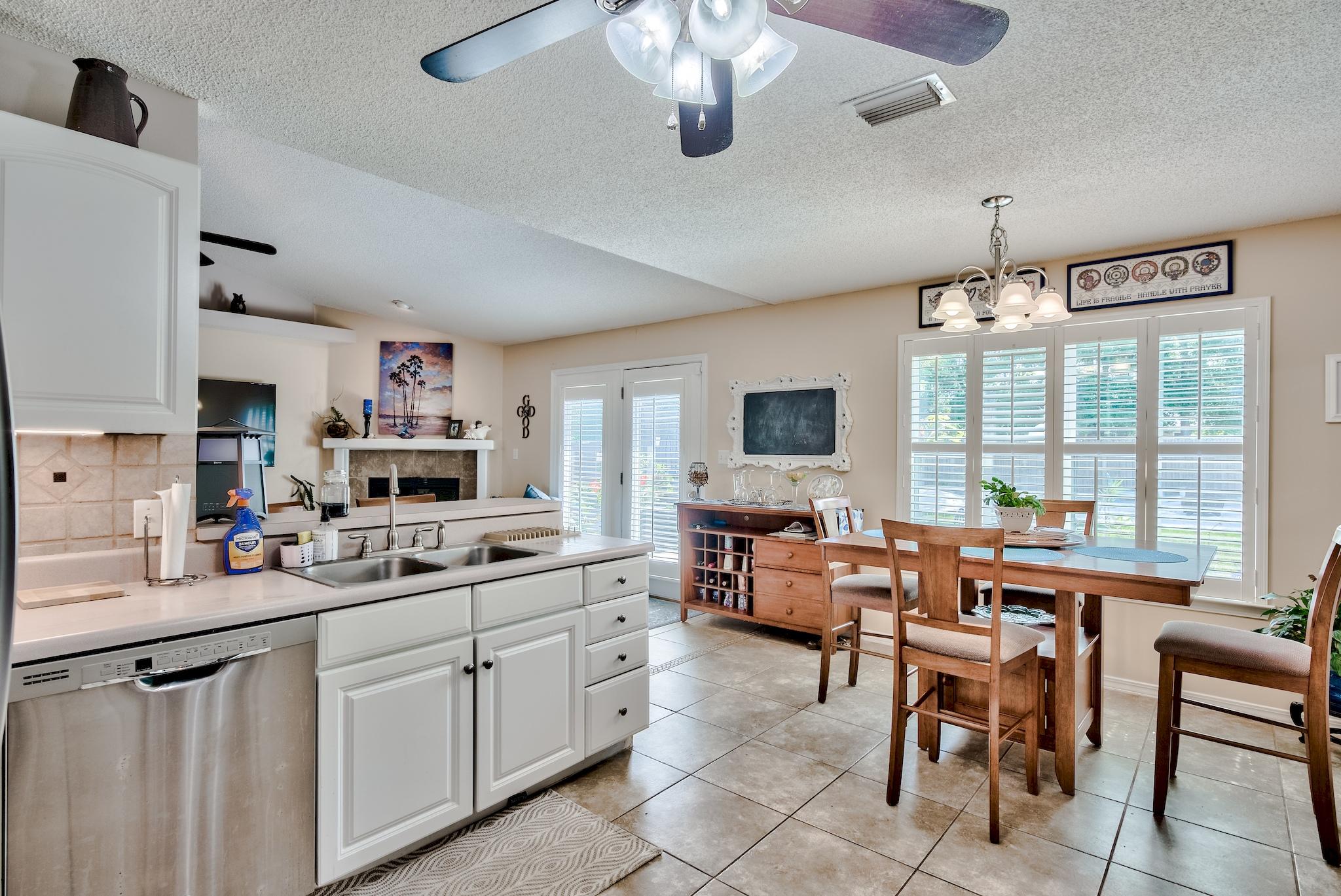 ROBLEDAL ESTATES - Residential