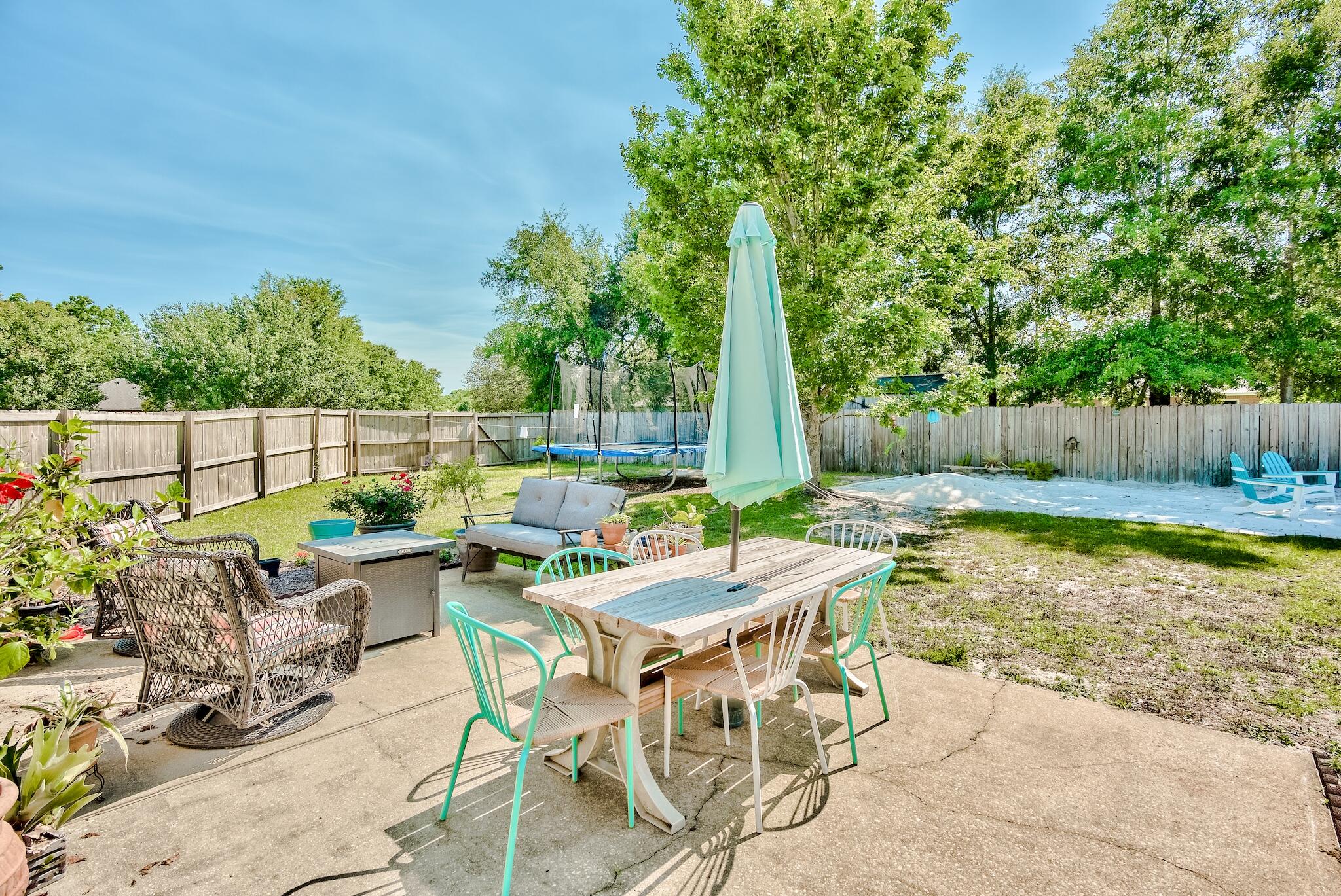 ROBLEDAL ESTATES - Residential