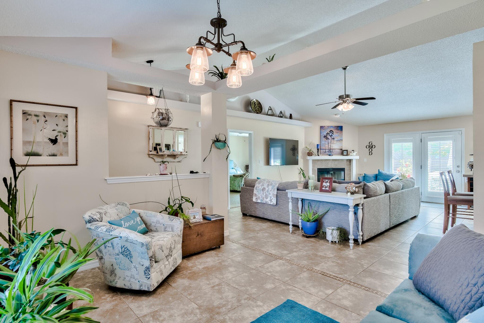 ROBLEDAL ESTATES - Residential