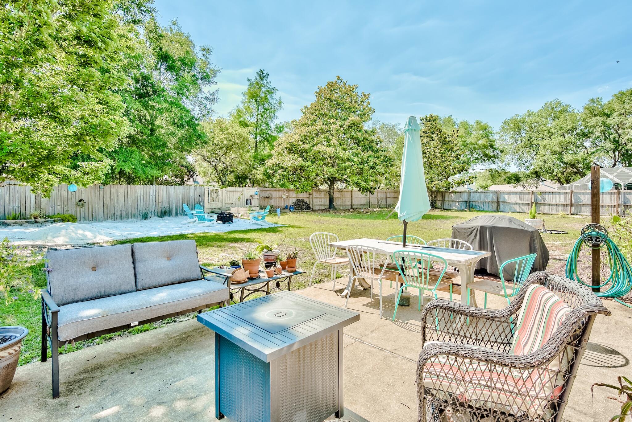 ROBLEDAL ESTATES - Residential