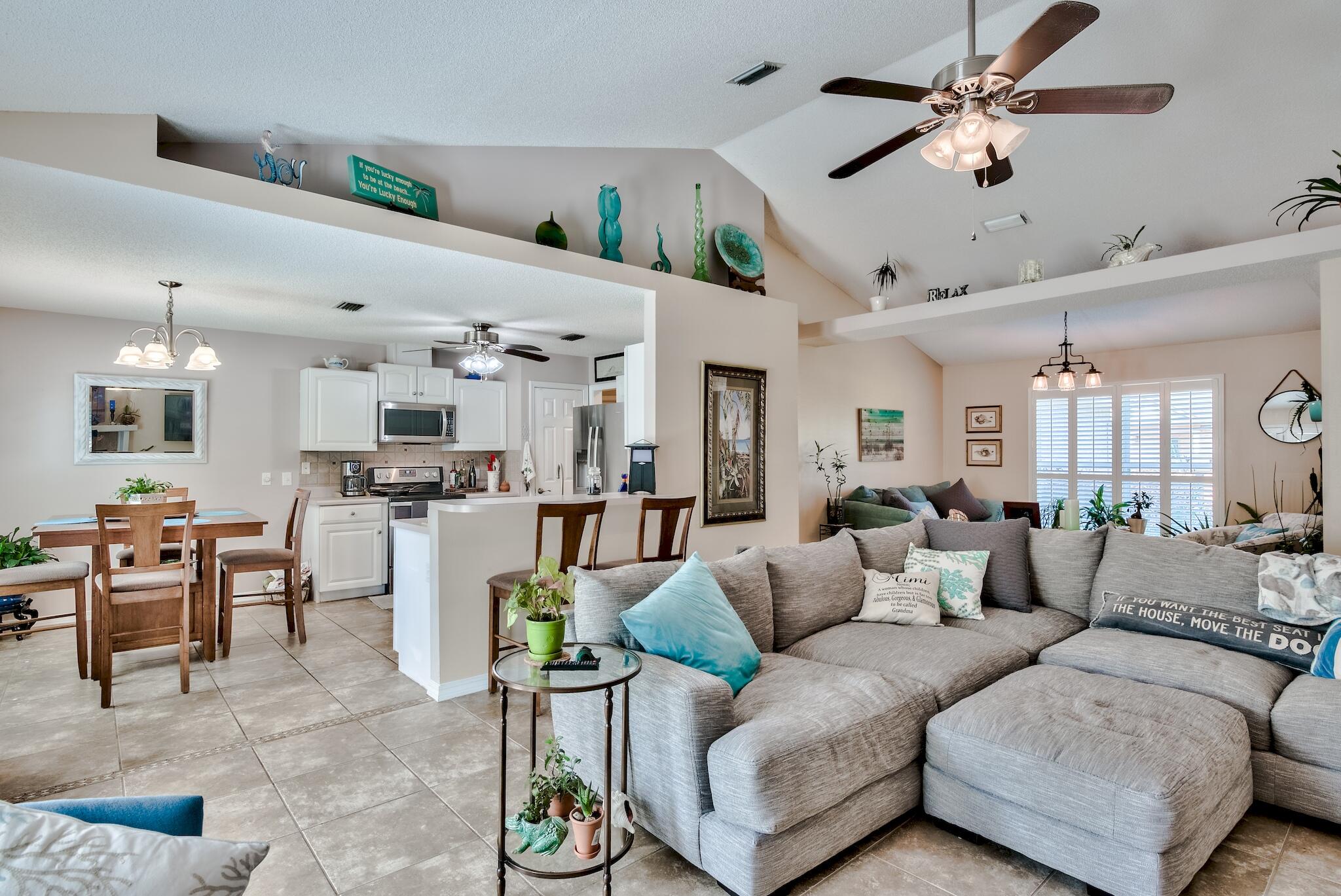 ROBLEDAL ESTATES - Residential