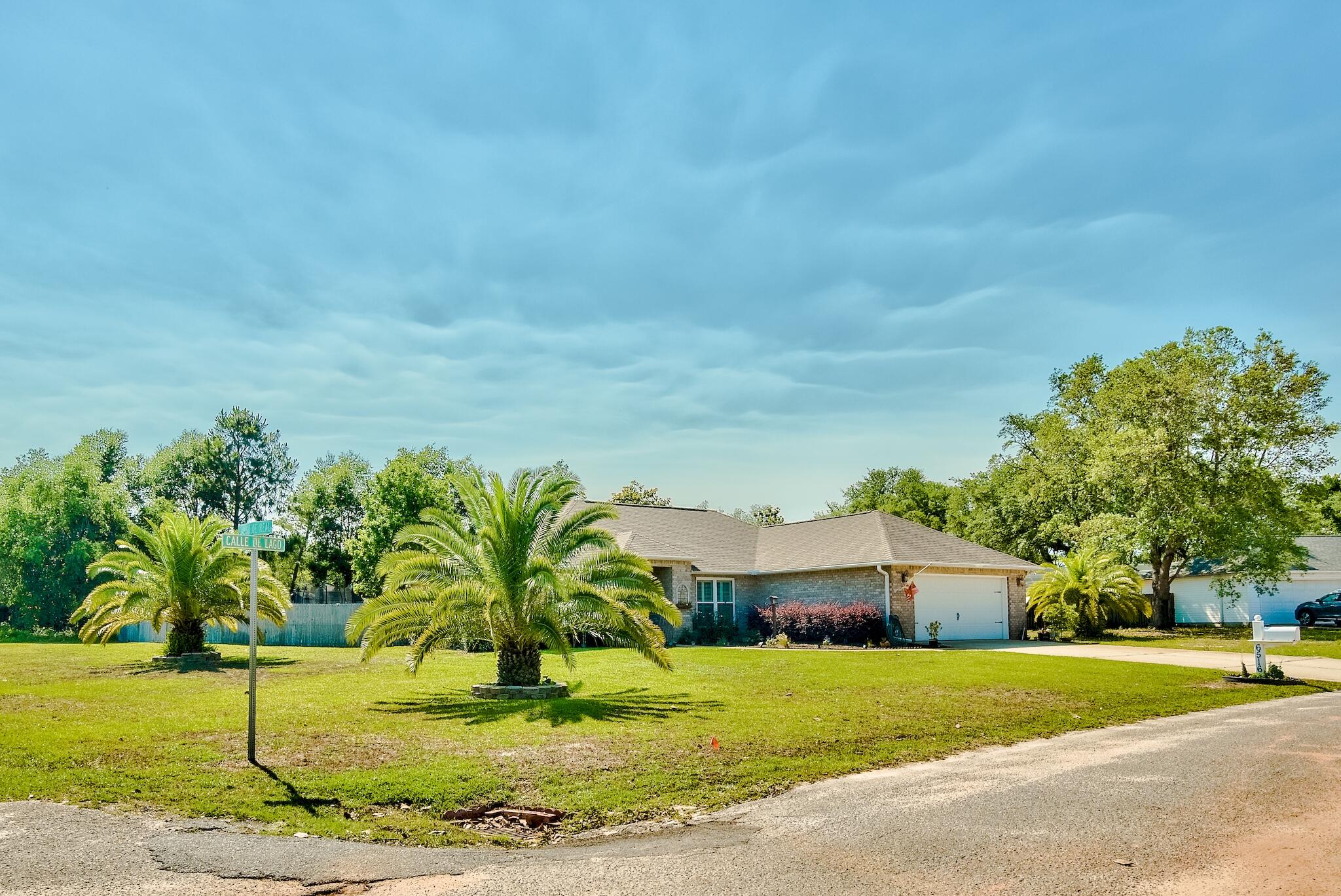 ROBLEDAL ESTATES - Residential