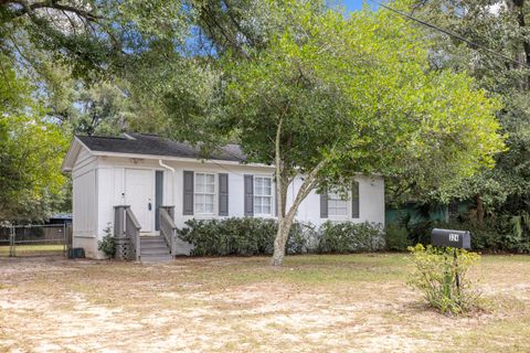 Photo of 324 Dixie Street, Crestview, FL 32536 (MLS # 986847) Photo of 324 Dixie Street, Crestview, FL 32536 (MLS # 986847)