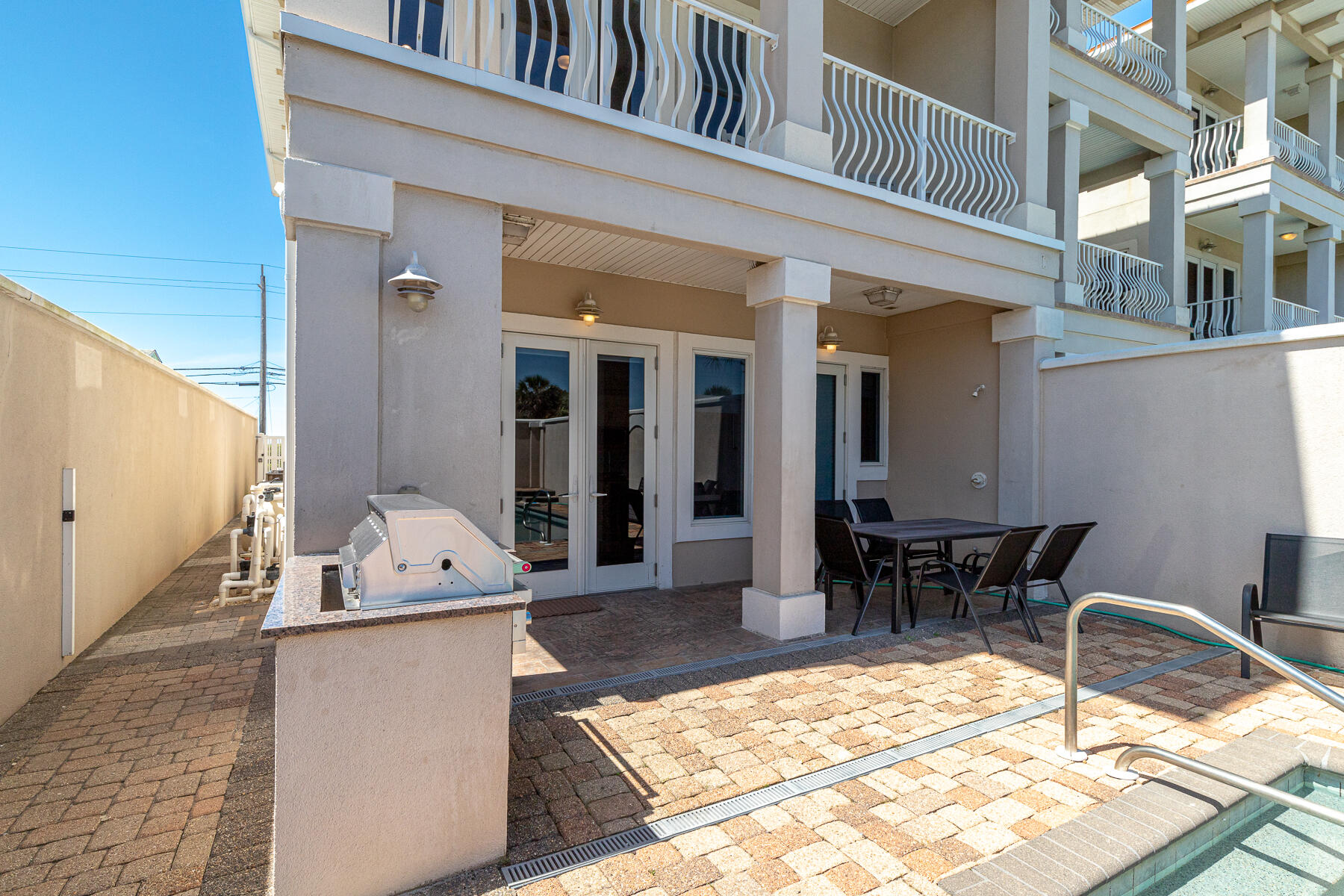 LAGUNA BEACH - Residential