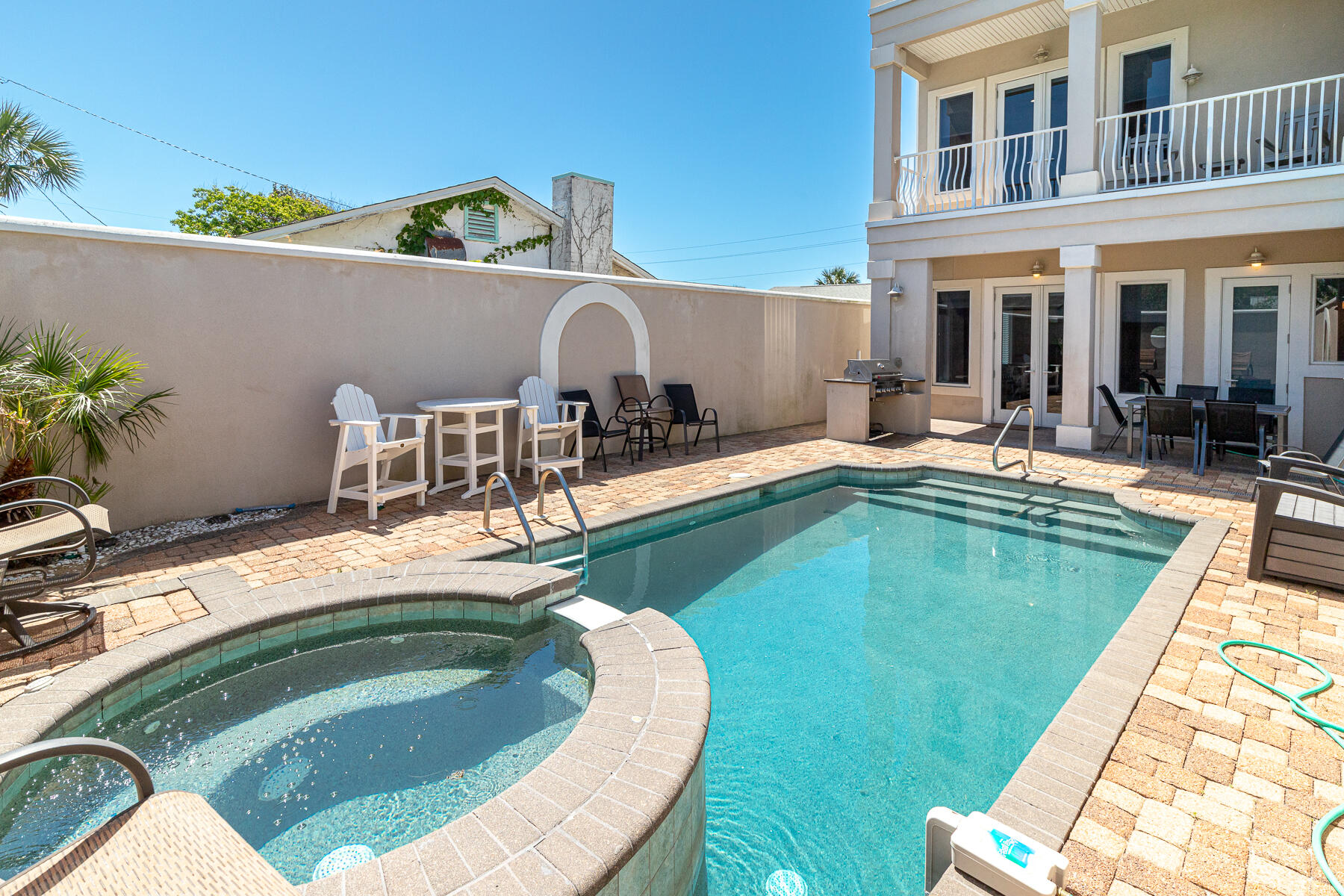 LAGUNA BEACH - Residential